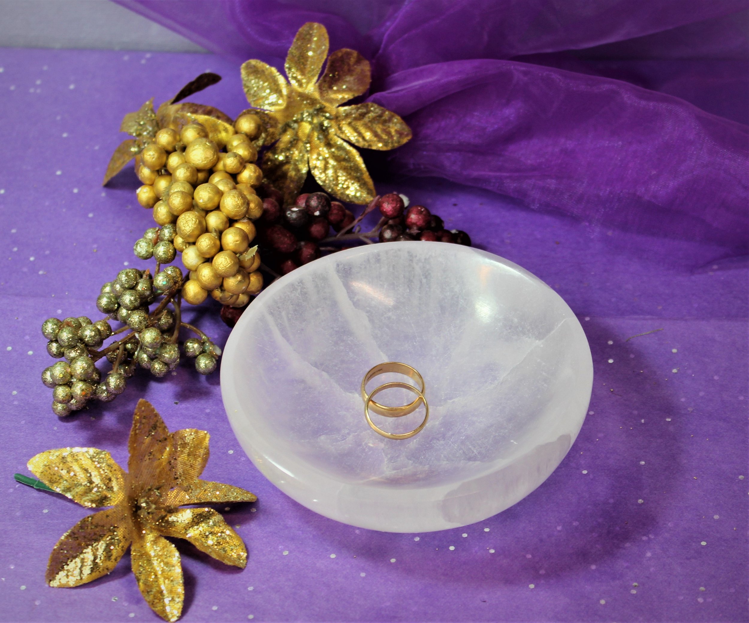 Moroccan Selenite Bowl: An ancient spiritual tool perfect for energy cleansing and decor. Ideal for holding sacred items like wedding rings or family heirlooms.