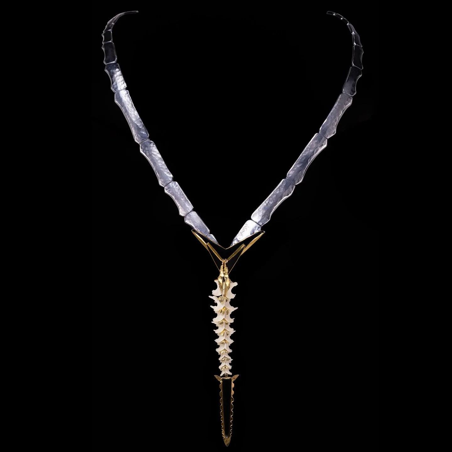 Collar necklace🦴 Thank you @coleimage for finding these vertebrae and gifting them to me!

22k, 18k, Sterling Silver (forged and fabricated), Edward&rsquo;s Black Jade, (mystery) Snake Vertebrae

#antilliondesigns #coloradometalsmith #coloradoartist