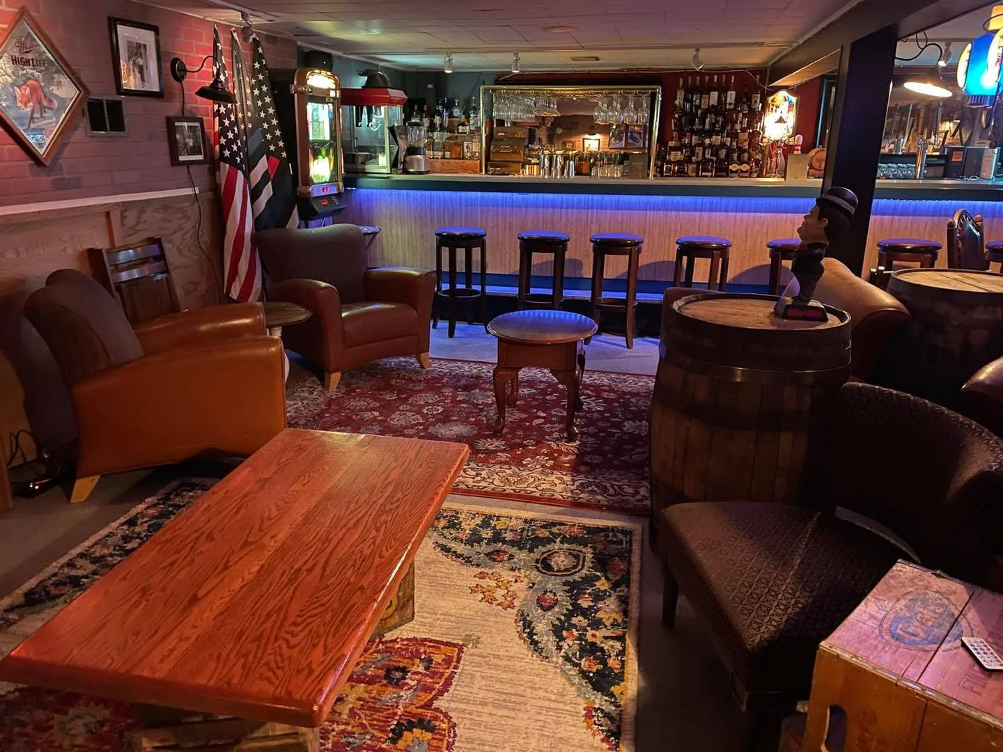 Oaks Lounge — Natty Oaks