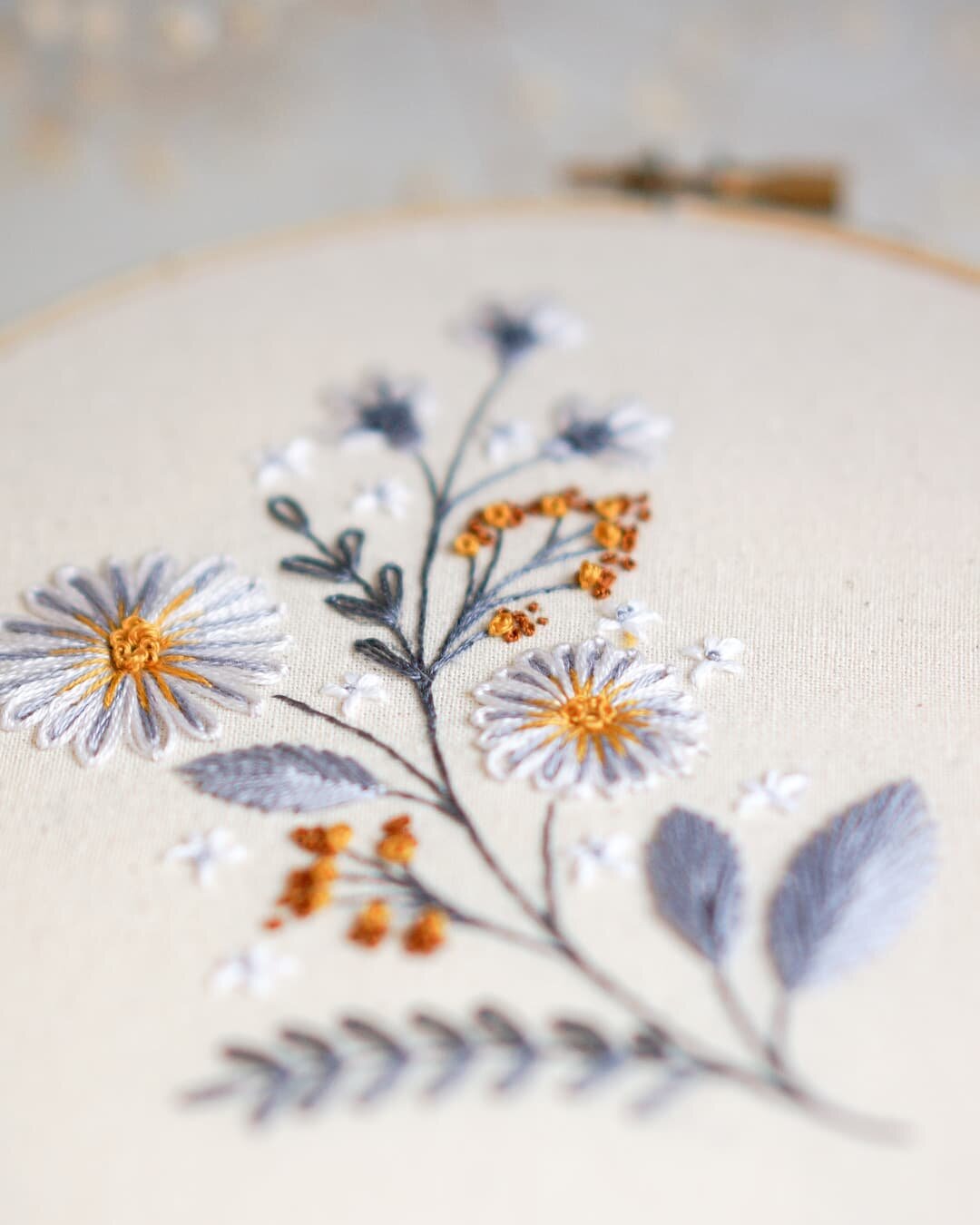 Silver asters - both pattern and kit available at www.sometimeinspring.com
.
.
.
.
#handembroidery #bordados #hoopart #britishstitchers #diyembroidery #embroideryart #slowcraft #handmadeembroidery #embroideredtreasures #crafternoon #embroiderykit #fl