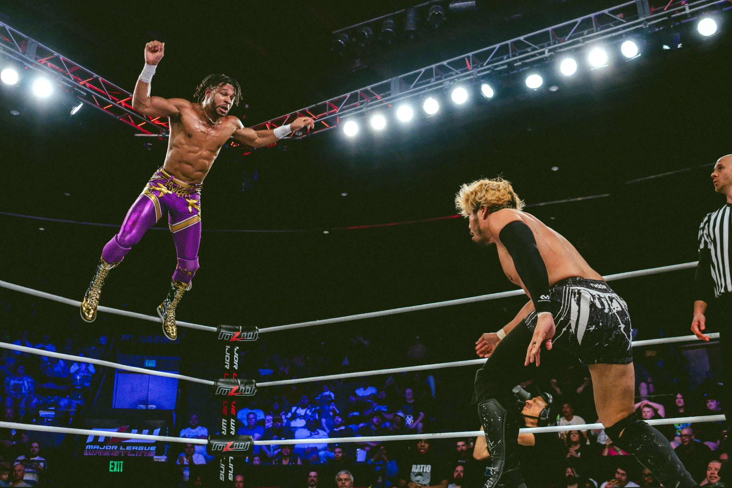 2025.02.08_MLW_SuperFight 6_00356_Kevin V Kenta.jpg