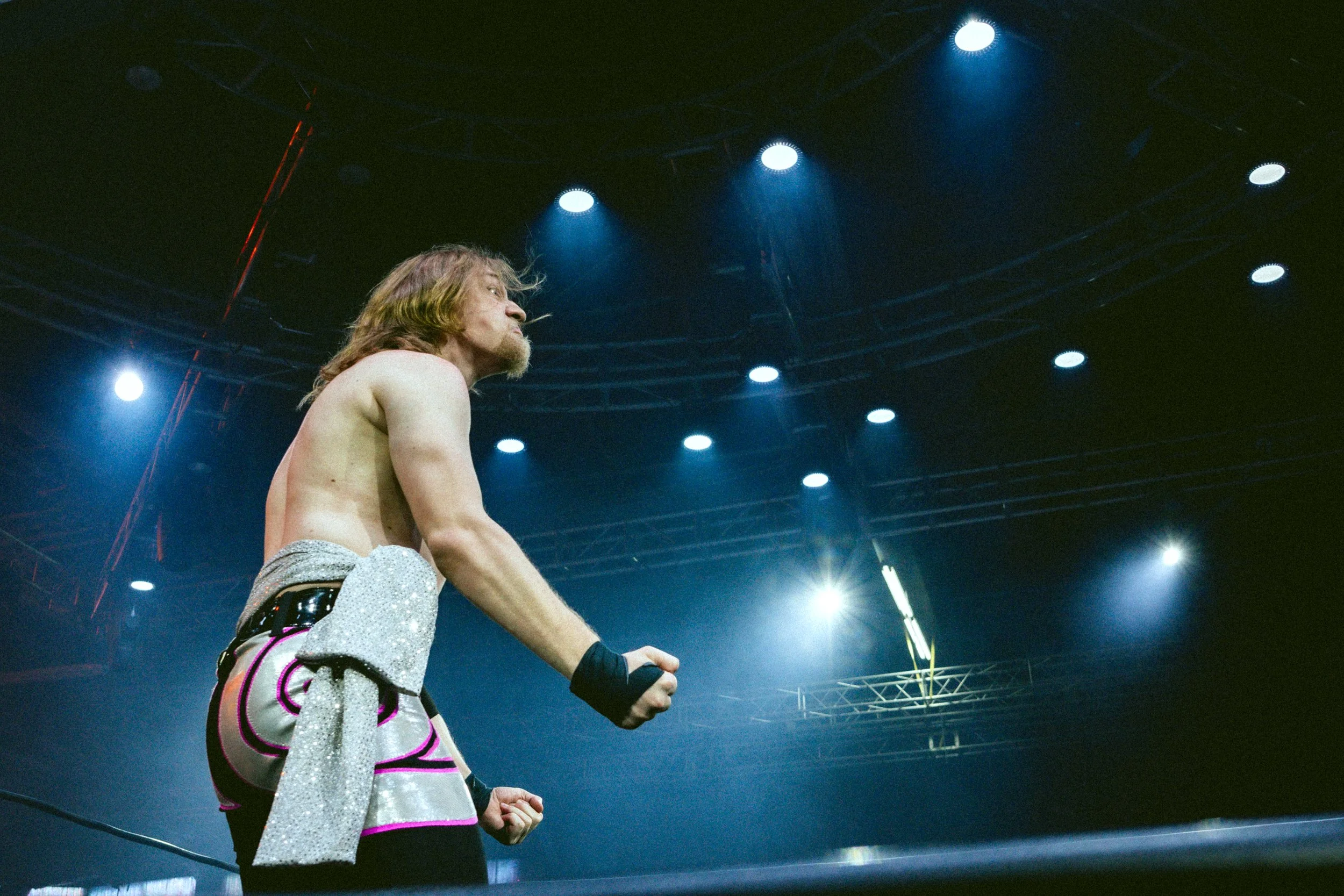 2024.12.20- HOG_Live For the Moment_00433_6-Way.jpg