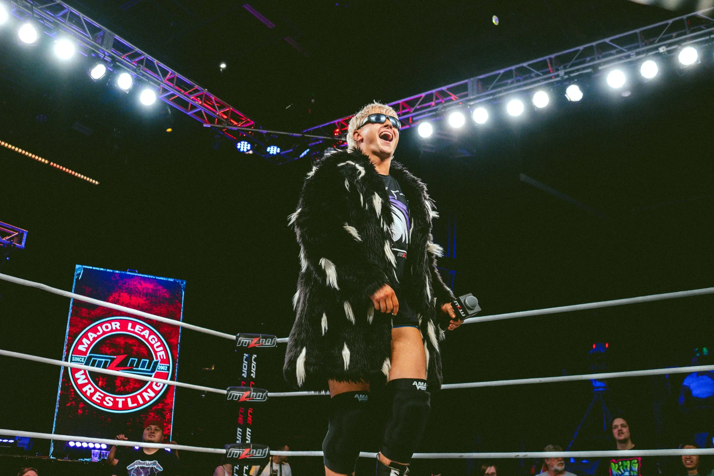 2025.02.08_MLW_SuperFight 6_00421_Honey Trap Match.jpg