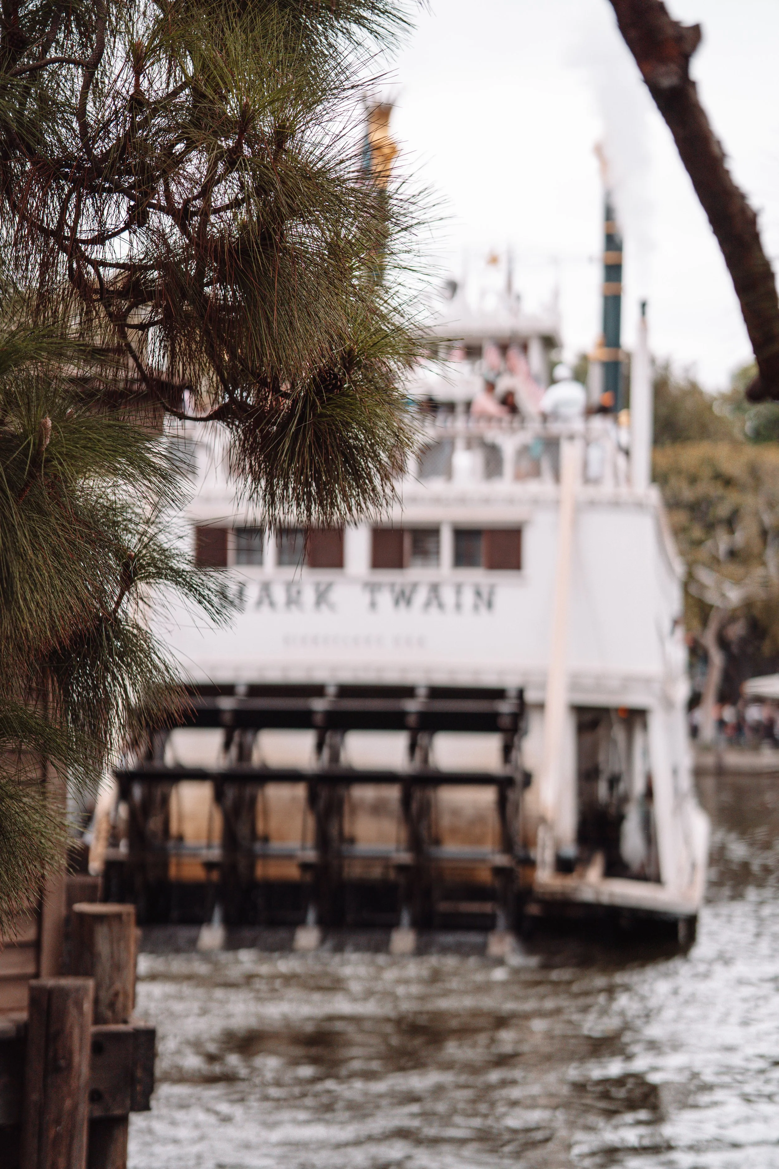 Disneyland 10:15_05134.JPG