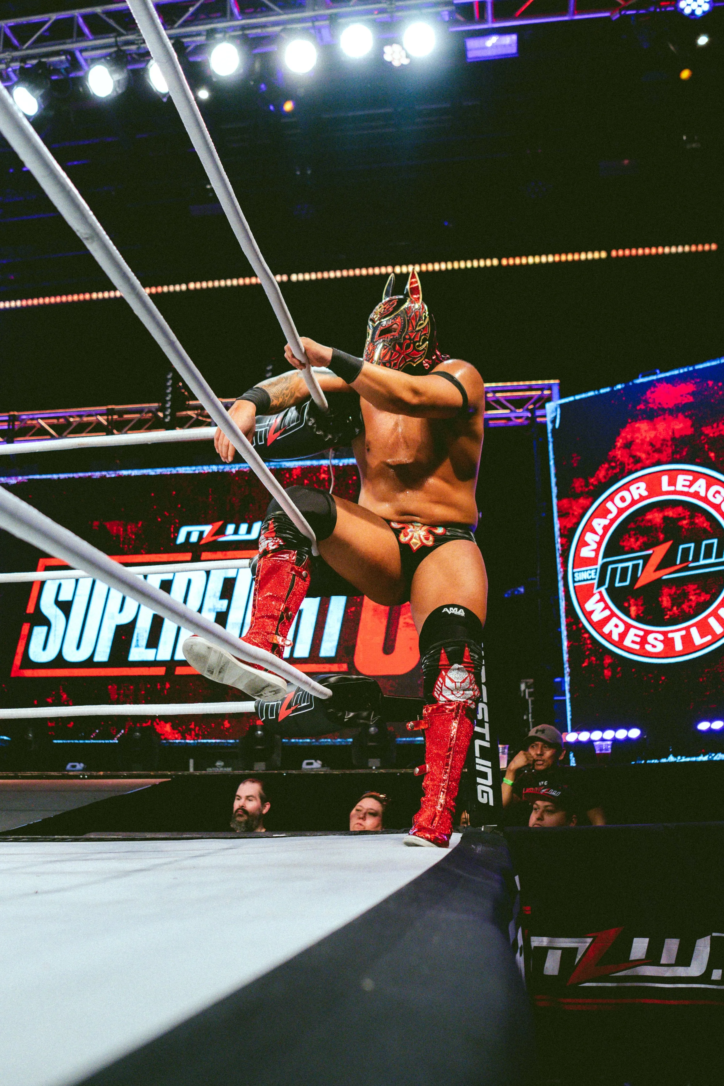 2025.02.08_MLW_SuperFight 6_00151_Mistico y Mascara V Templario y Esfinge.jpg