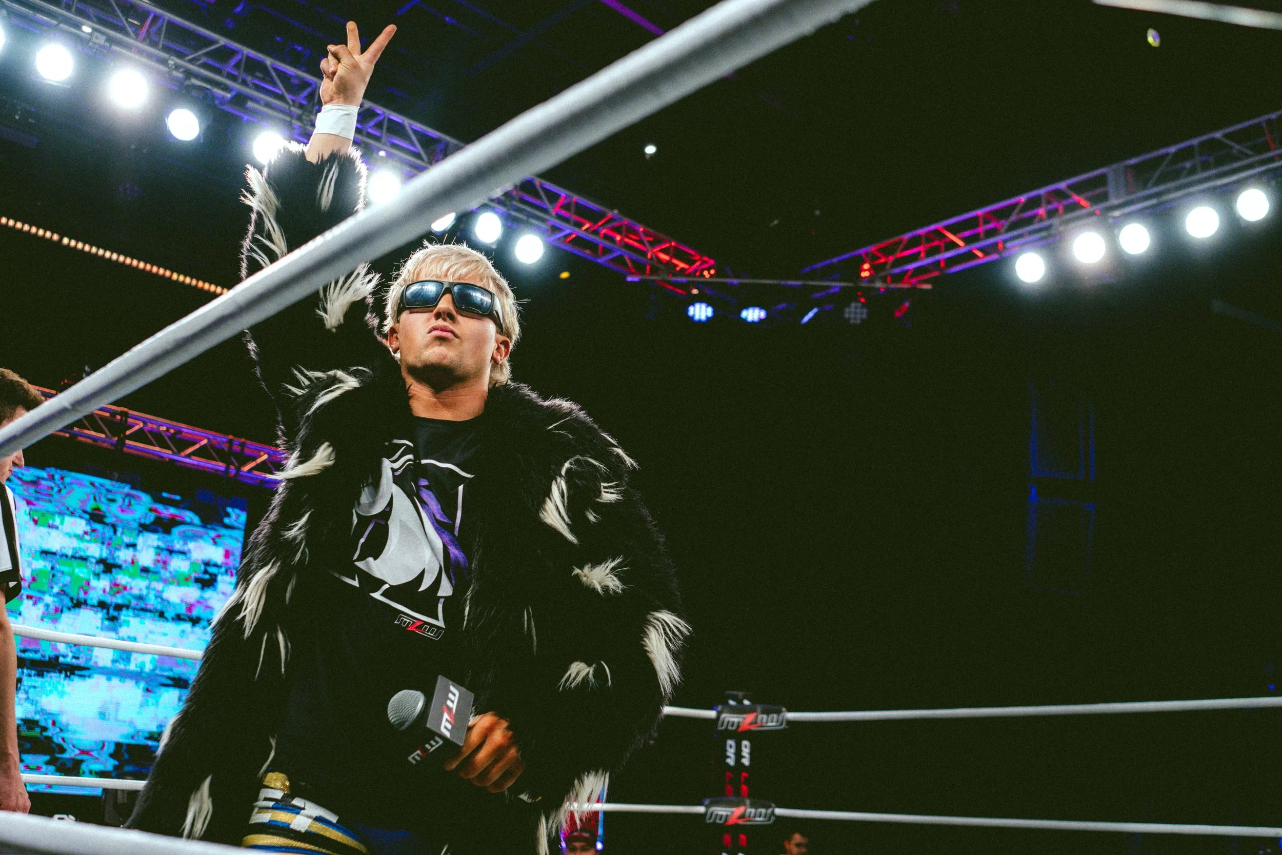 2025.02.08_MLW_SuperFight 6_00426_Honey Trap Match.jpg