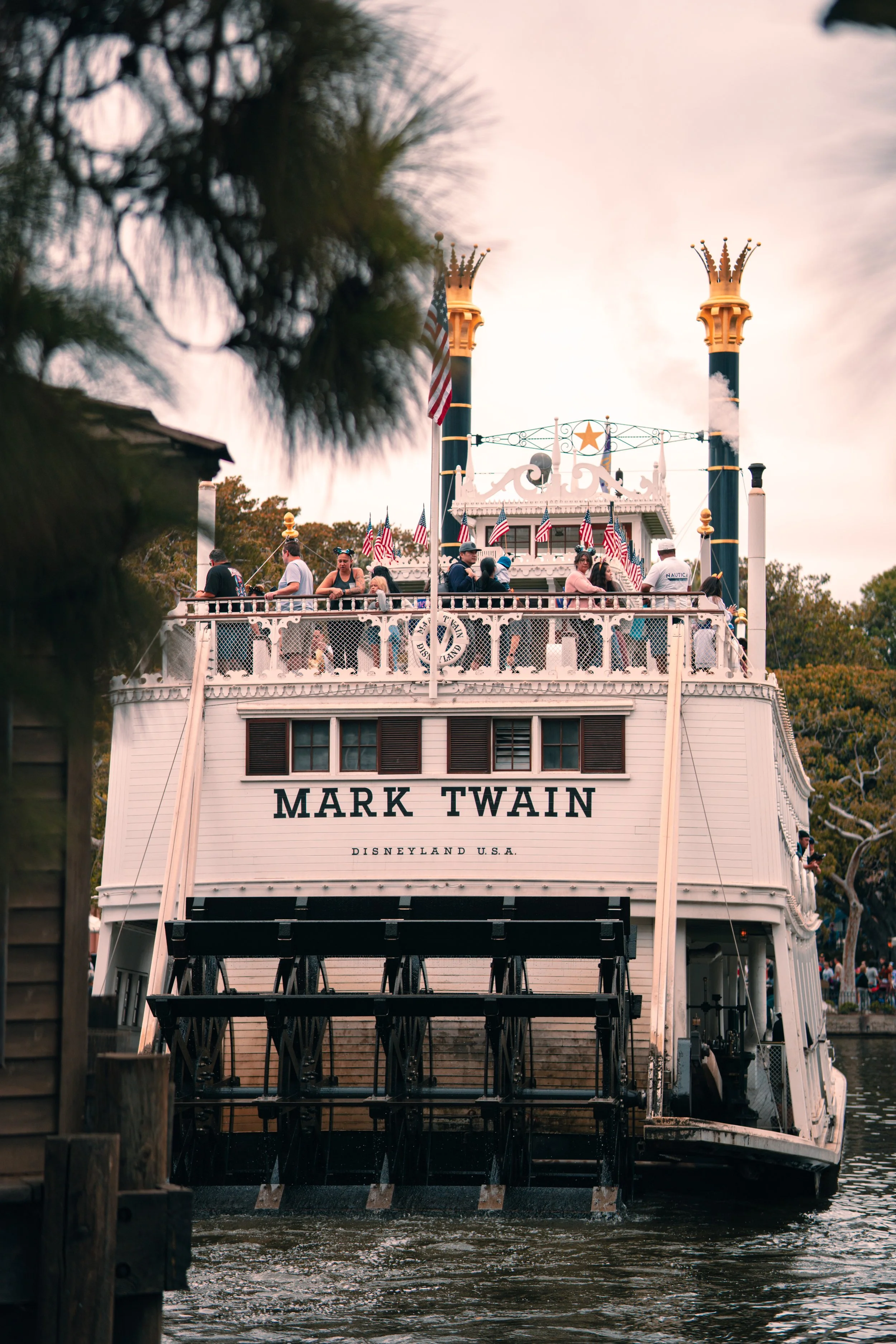 Disneyland 10:15_05136.JPG