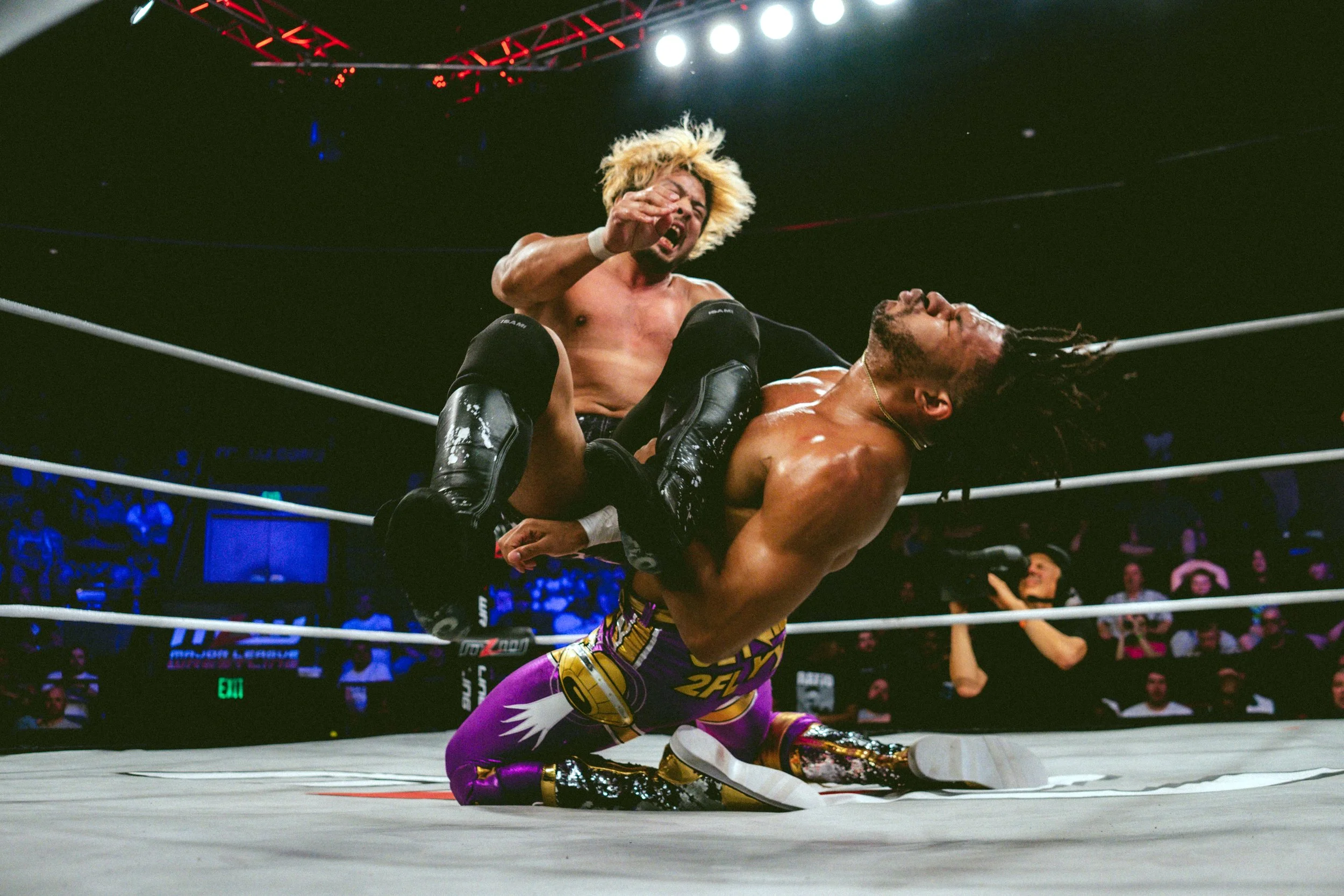 2025.02.08_MLW_SuperFight 6_00375_Kevin V Kenta.jpg