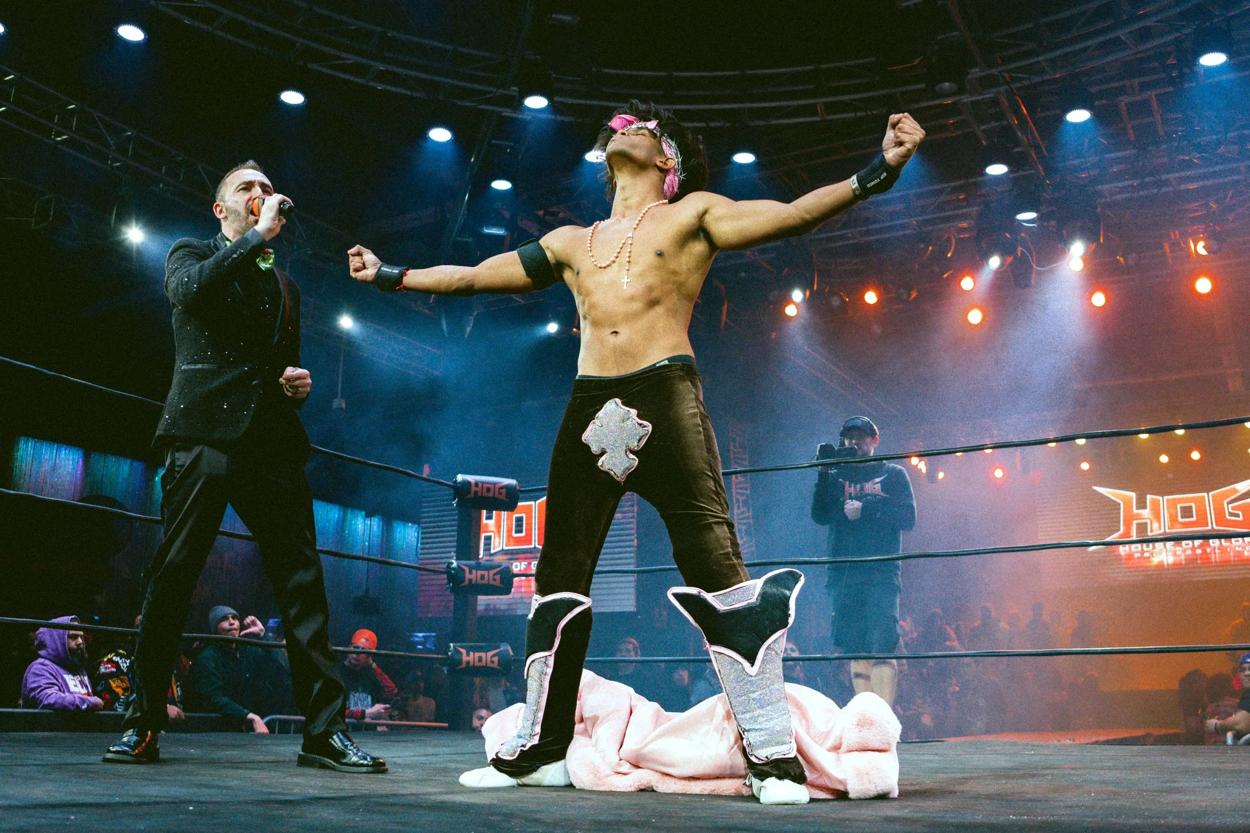 2024.12.20- HOG_Live For the Moment_00340_6-Way.jpg