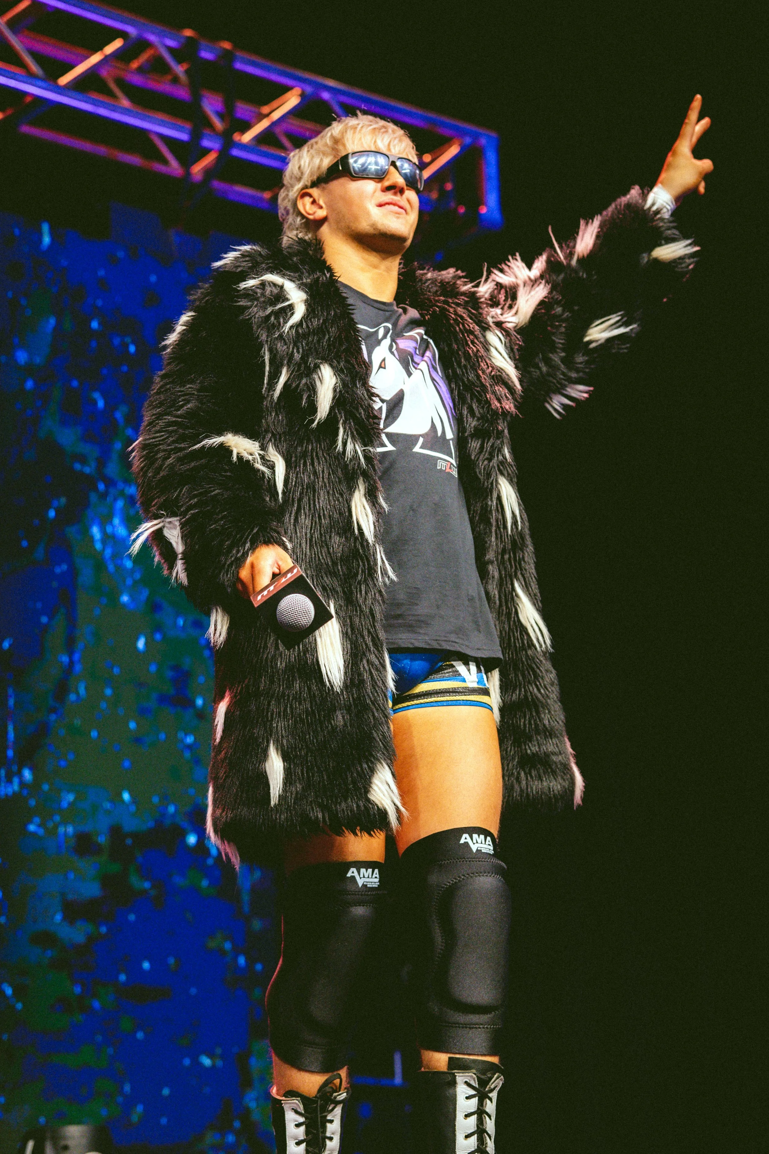 2025.02.08_MLW_SuperFight 6_00414_Honey Trap Match.jpg