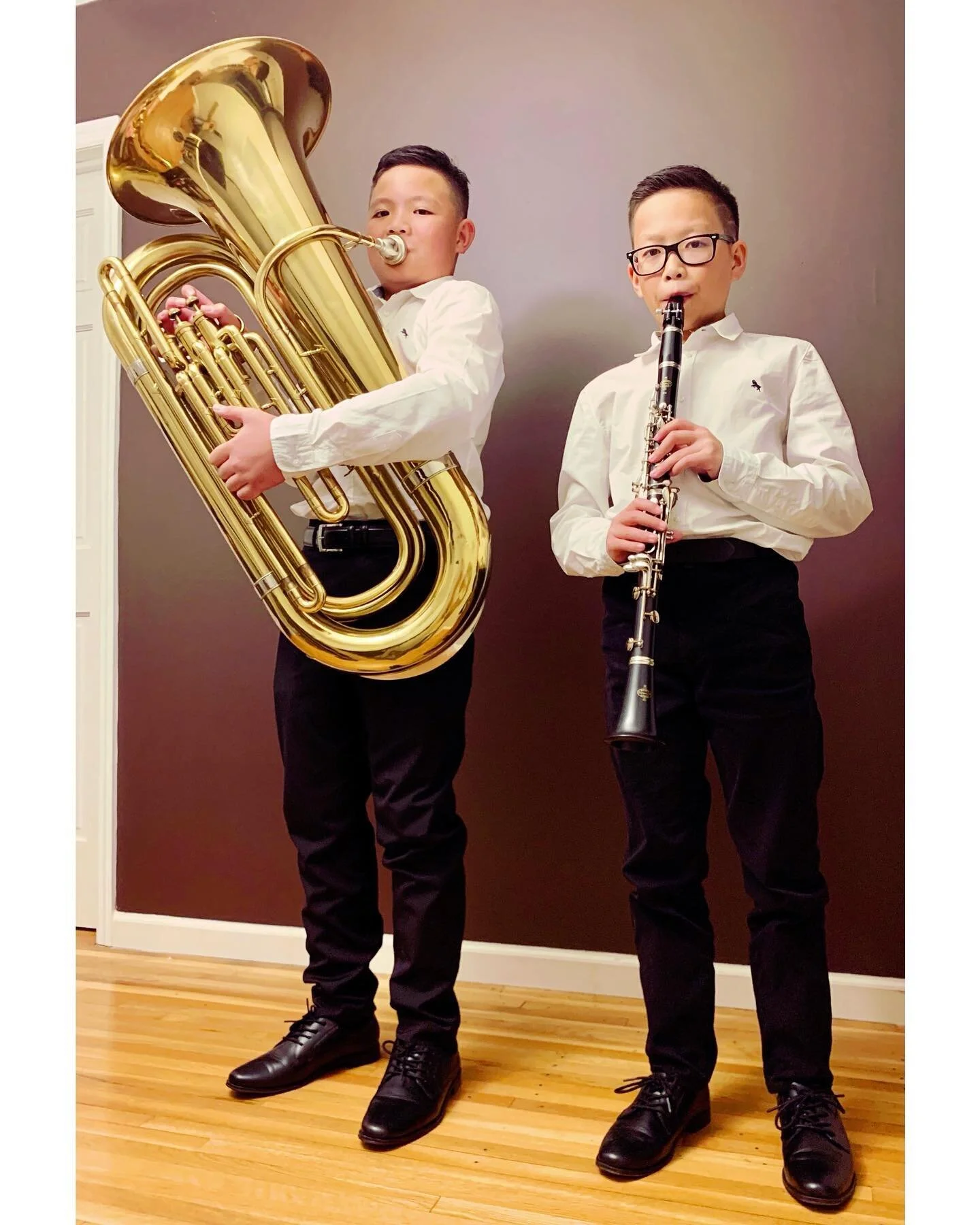My little boy band 🤩🎶 
.
.
.
#twins #stylingkindness #momofboys #love 
#intheband #instagram #instagood
.
.
ID: Two boys standing in front of a dark brown wall both wearing white shirts and black pants. The boy on the right is holding a clarinet. T