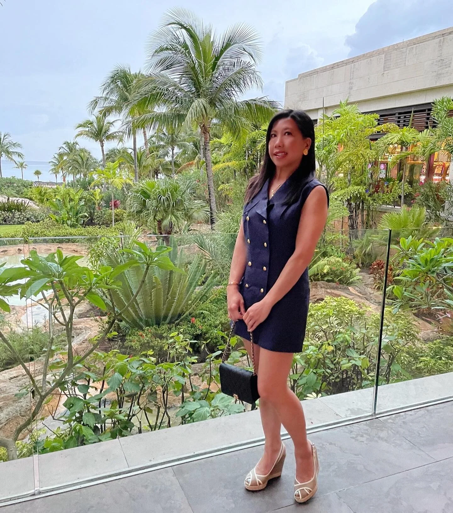 When the outfit calls&hellip;answer it. ☎️ Found this classic vest and turned it into a dress.👗
#shopvintage
.
.
~Outfit details (also in my story)~
Vintage Chanel vest/dress
Vintage Prada wedge sandals
Vintage Chanel sunburst earrings (thanks to @d