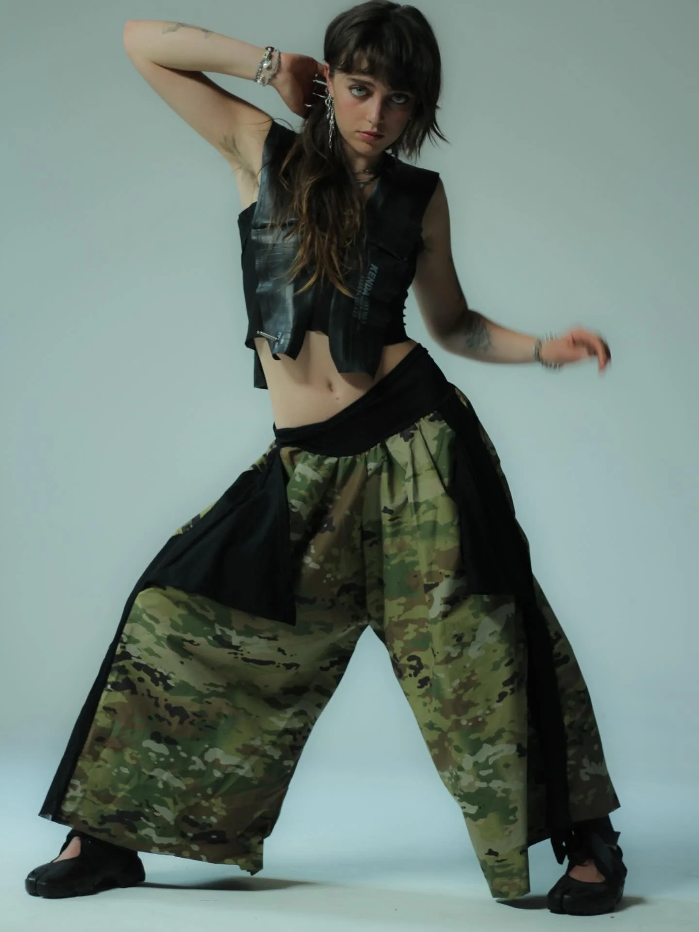 4

Model: @ohwowitsmolly 
Designer/Stylist/Photographer: @_____ceciiliia 

#deadstock #reuse #foundfashion