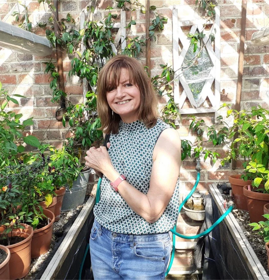 A helping hand into work