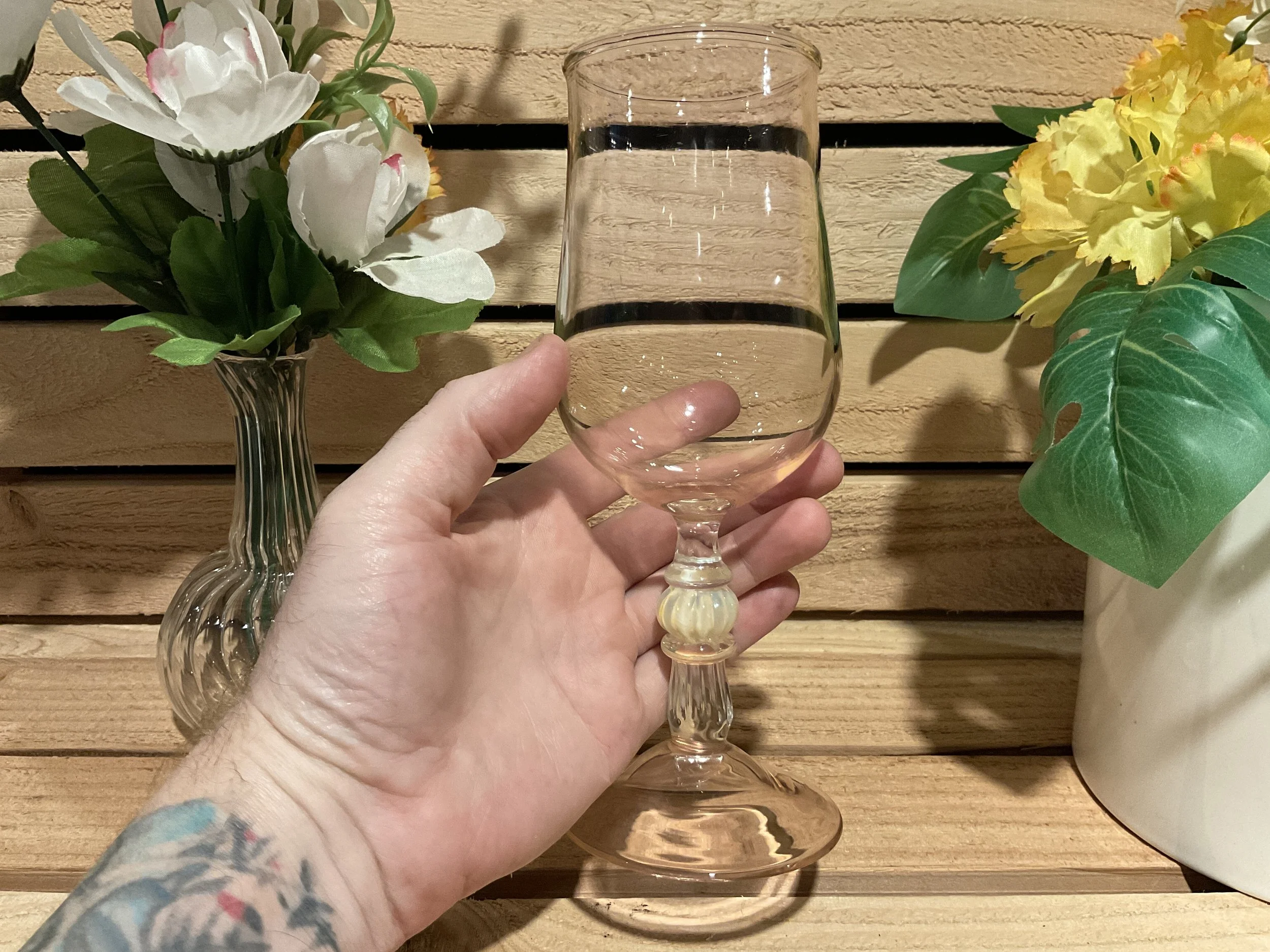 Venetian style wine cup - Pink Saphire