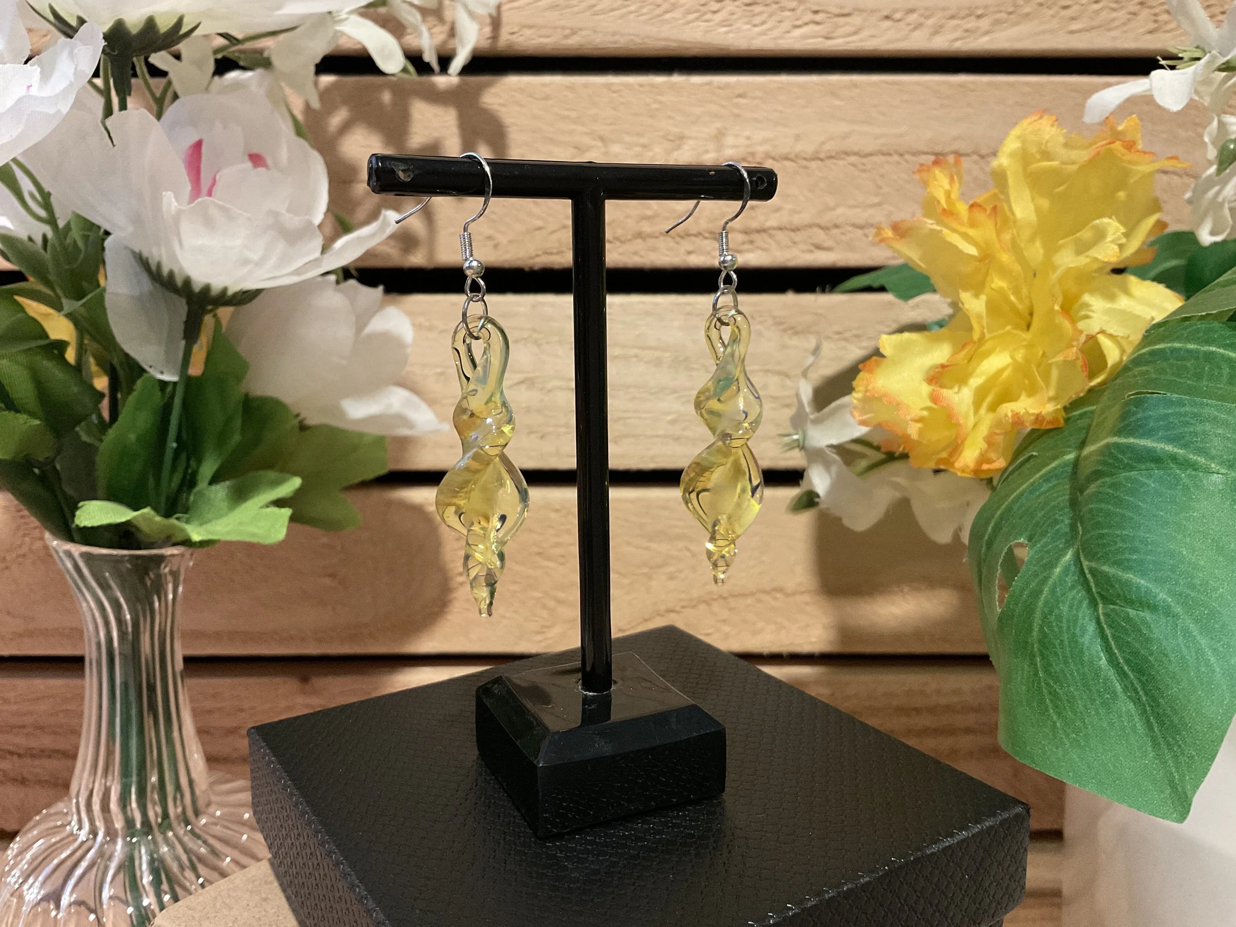 Twist earrings - Transparent yellow w/ silver leaf