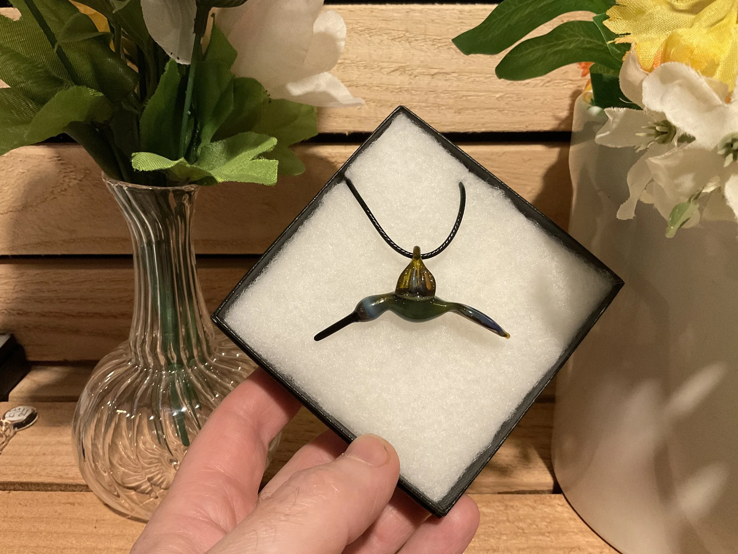 Humming bird pendant - green sparkle