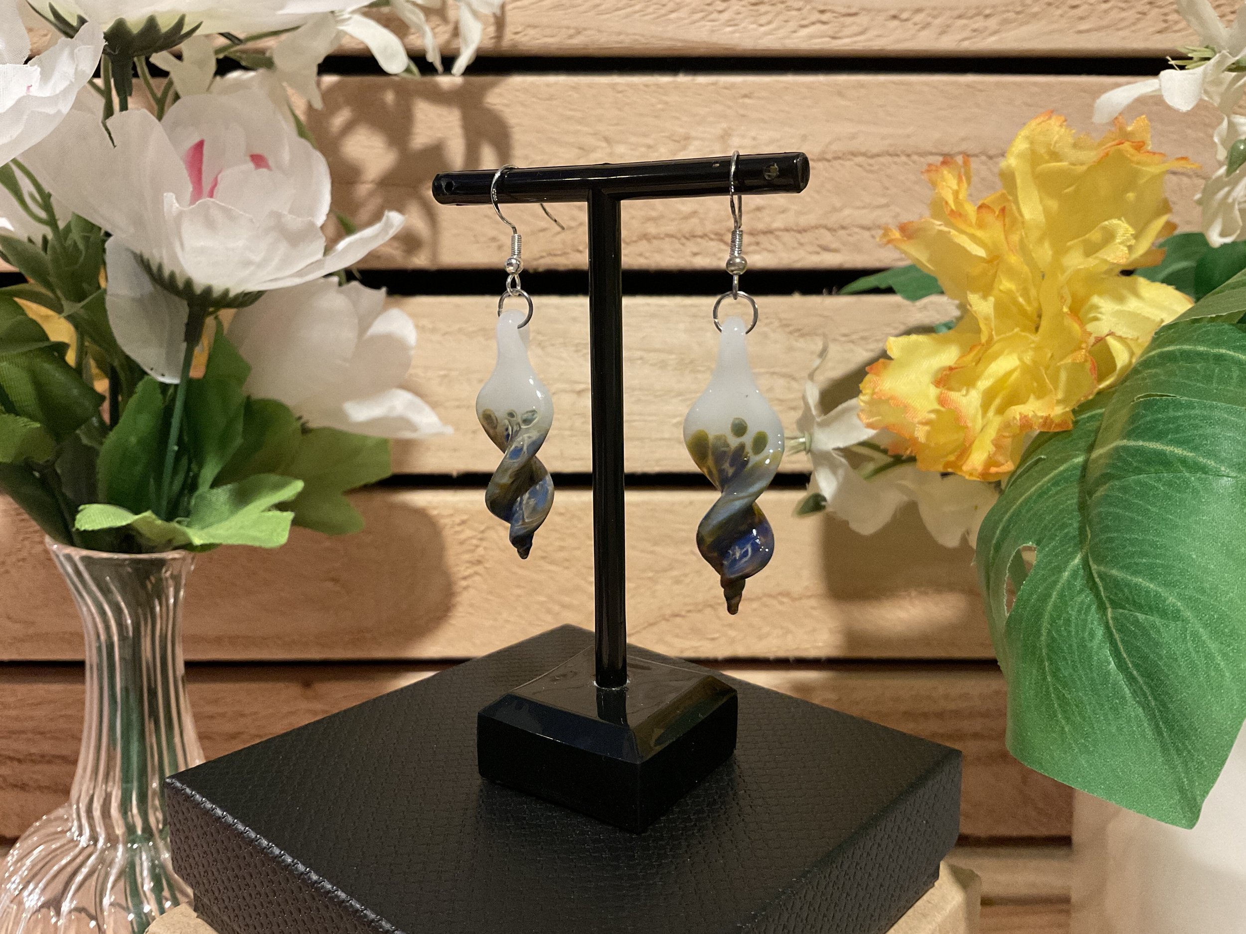 Twist earrings - white w/blue frit