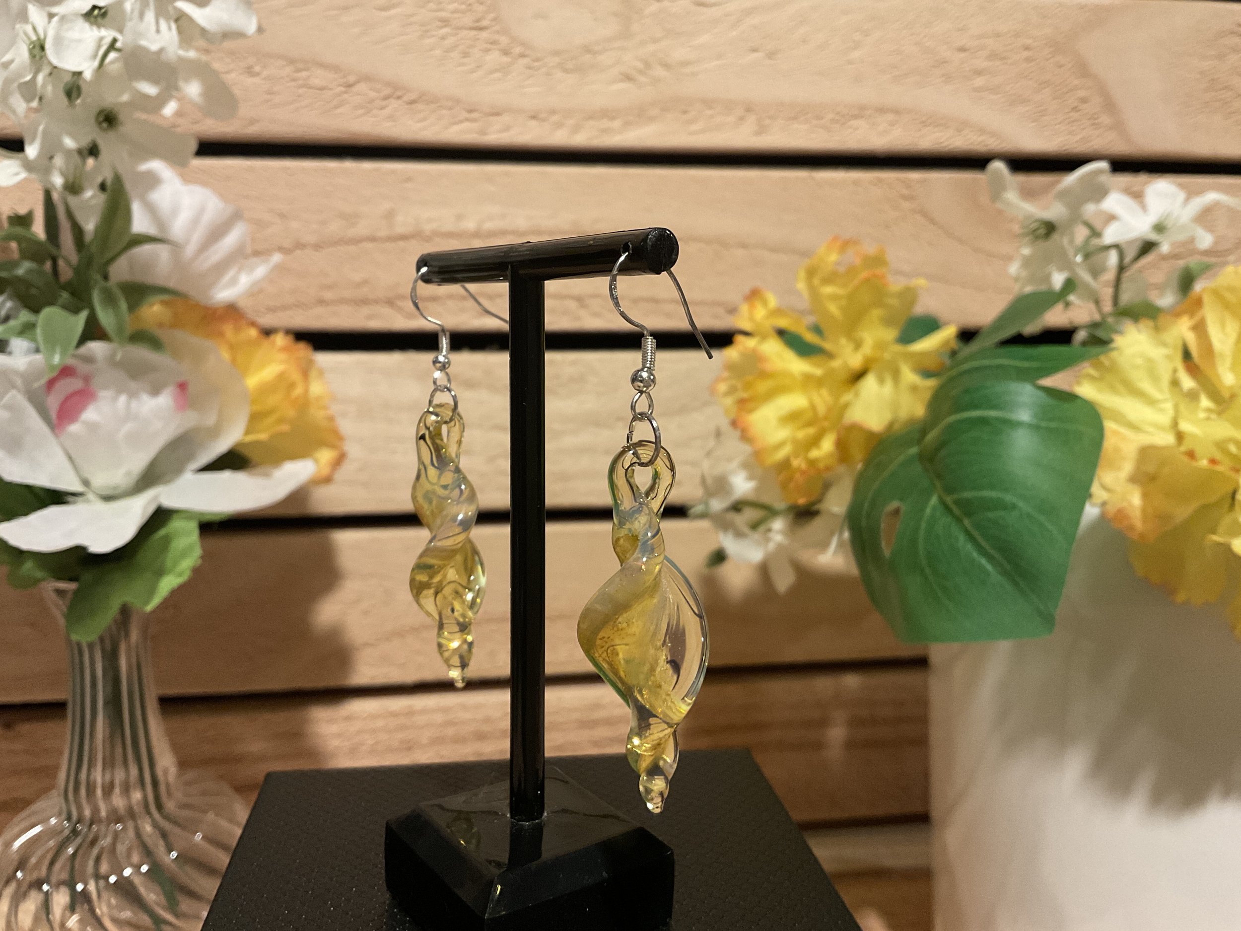 Twist earrings - Transparent yellow w/ silver leaf
