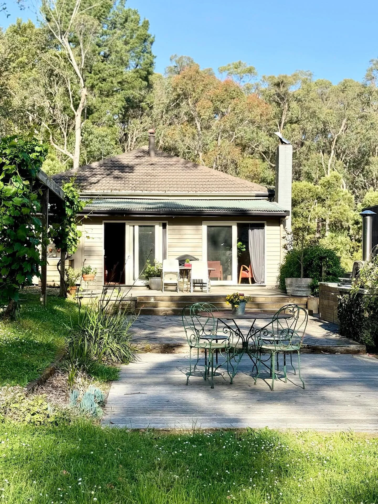 Can’t wait to host you at our soon to be sunny Elsewhere cottage! Summer is booking fast ☀️🌺 message to book!