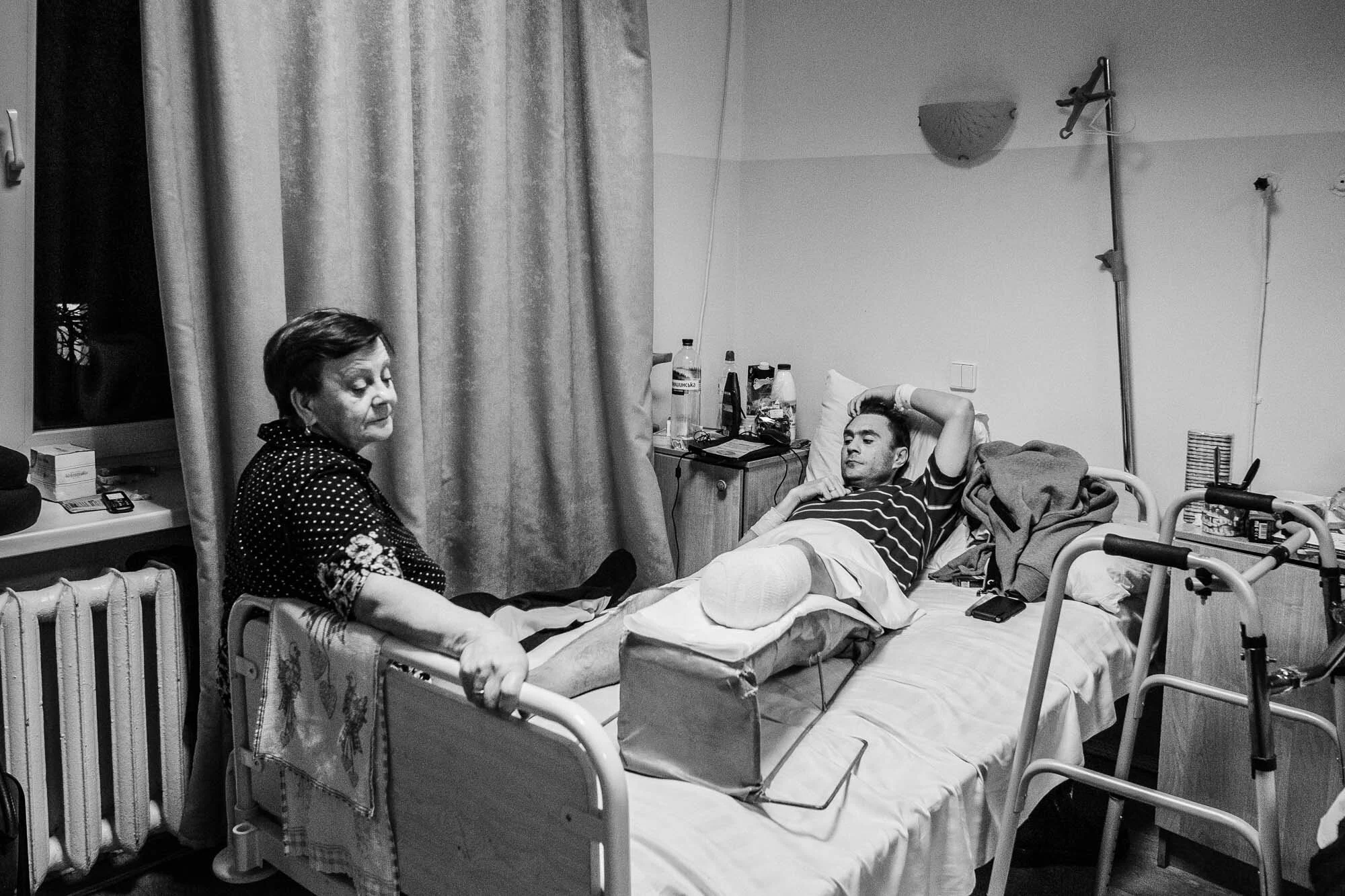 Mother of amputee soldier visits her son in the hospital