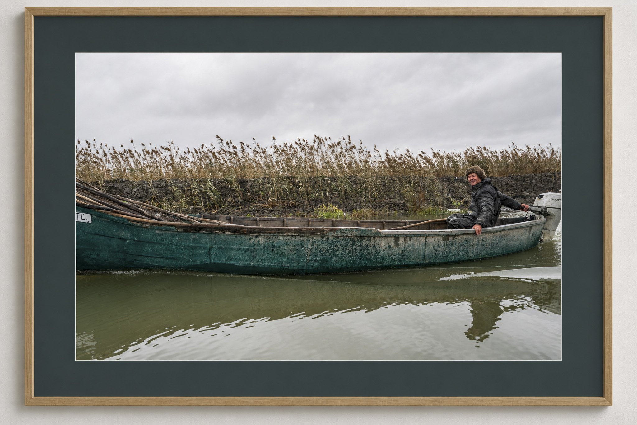  70x50 cm, 5 cmm passepartout, natural wood frame, float glass, Photo Matt Fibre 200g, alpha-cellulose paper (1 piece presented in the Between Earth and Table photo exhibition)    250 Euro    (delivery costs excluded)  
