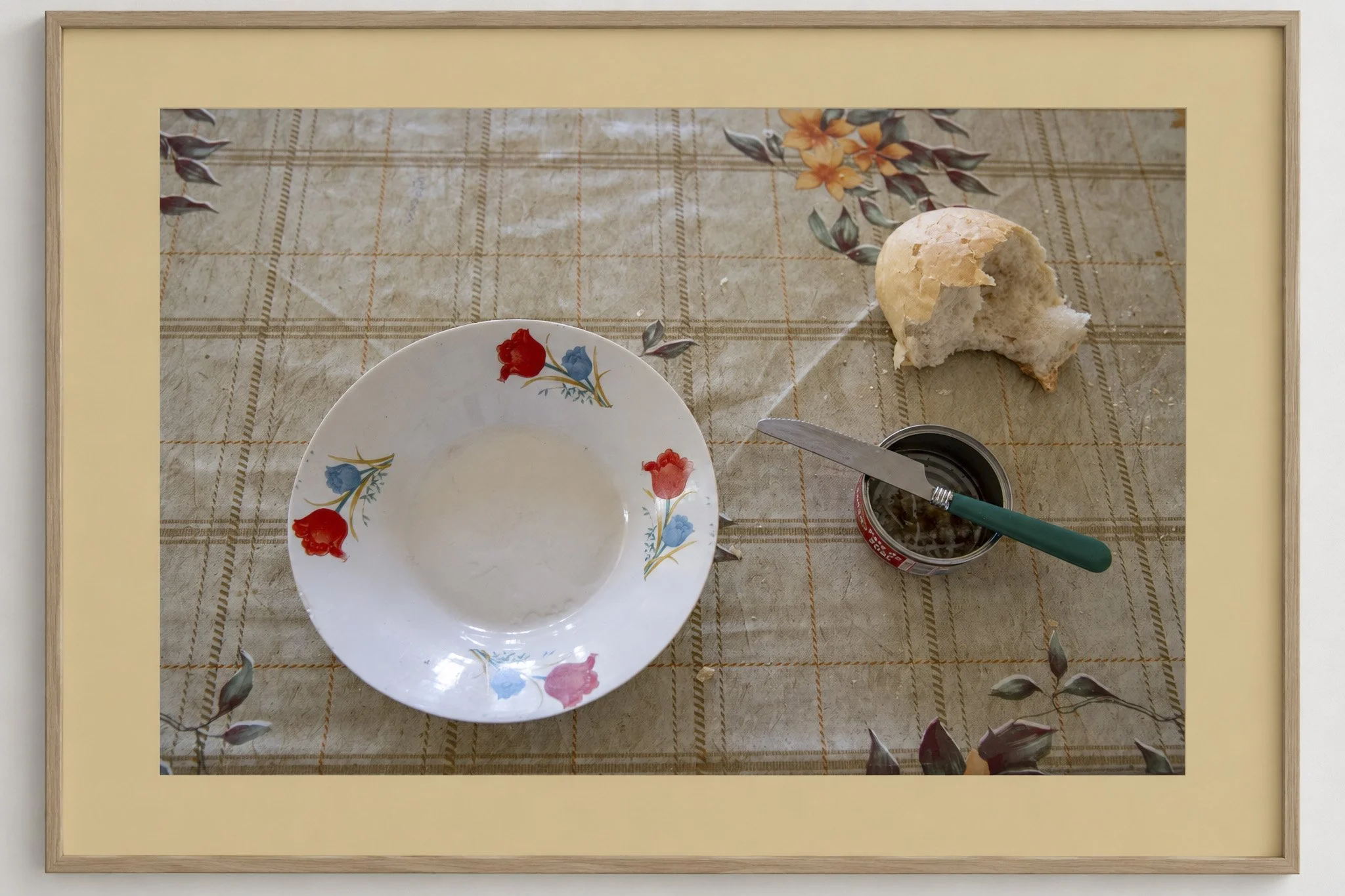  70x50 cm, 5 cmm passepartout, natural wood frame, float glass, Photo Matt Fibre 200g, alpha-cellulose paper (1 piece presented in the Between Earth and Table photo exhibition)    250 Euro    (delivery costs excluded)  