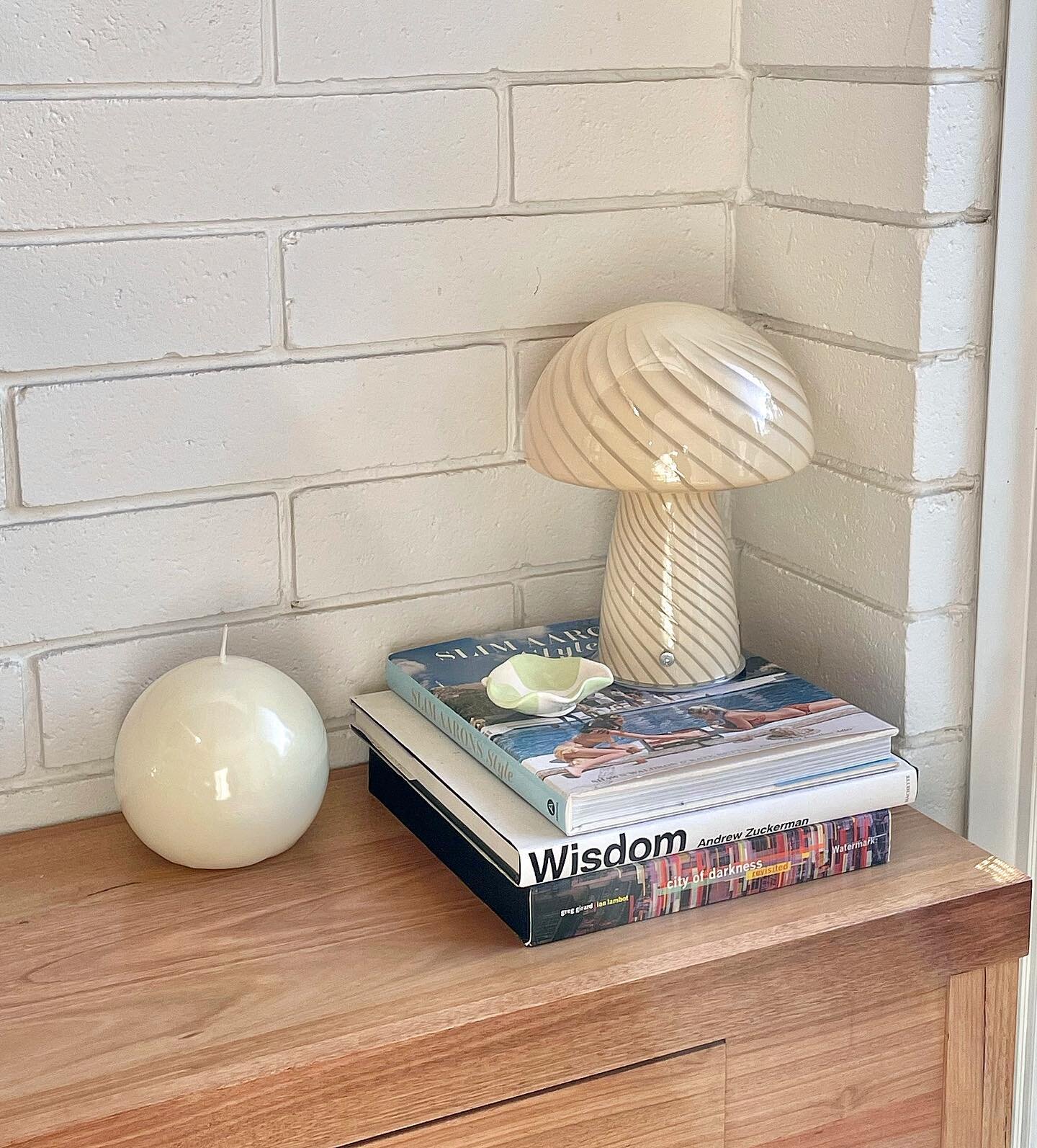 A LOBO styled entryway 🤍
LOBO Mushroom Lamp / Honey 
Sphere Candle / Pearl 
Trinket Dish