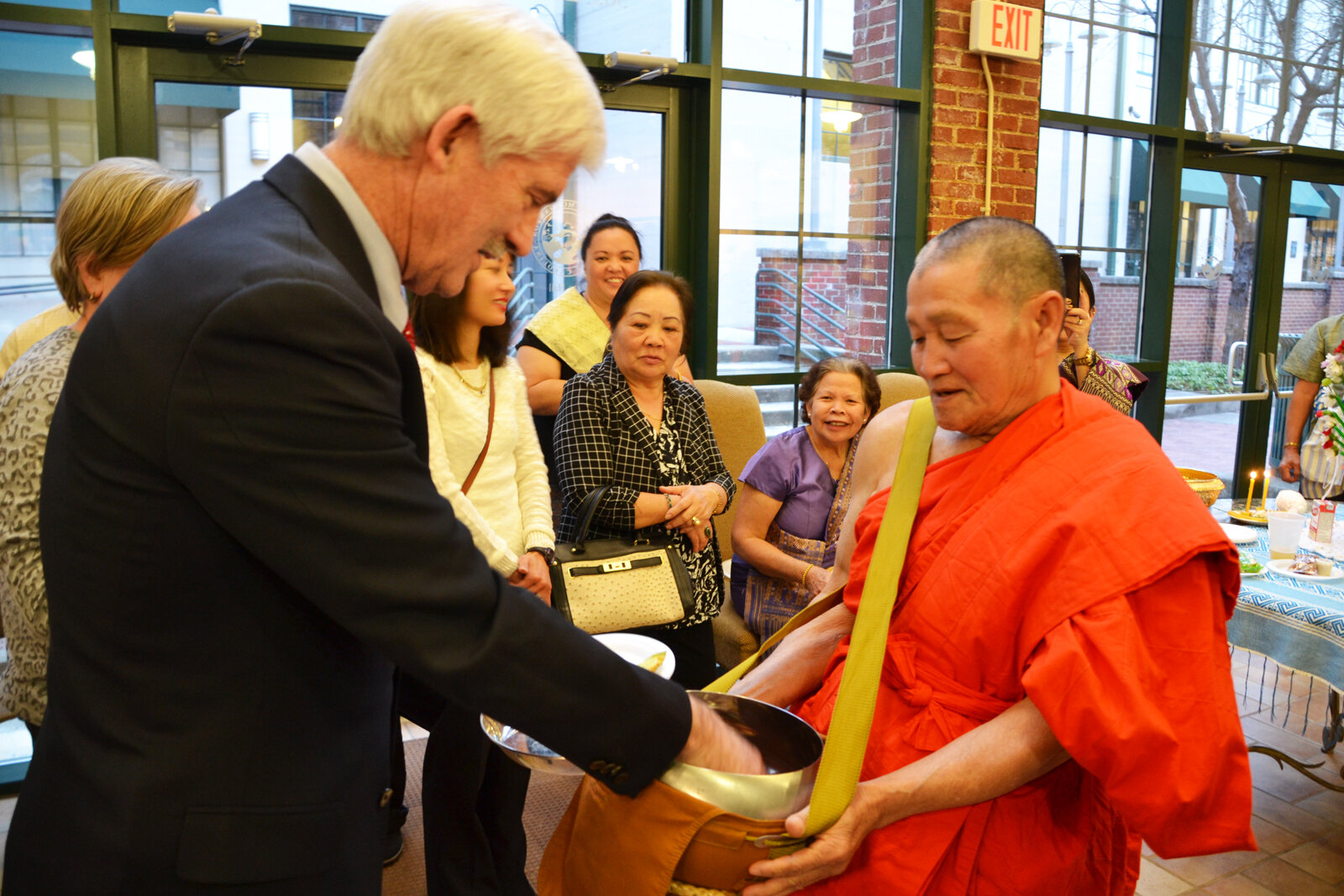 Morganton Mayor Ronnie Thompson gives an offering to the Venerable Say Mathmanivong. Courtesy Morganton City Hall. 