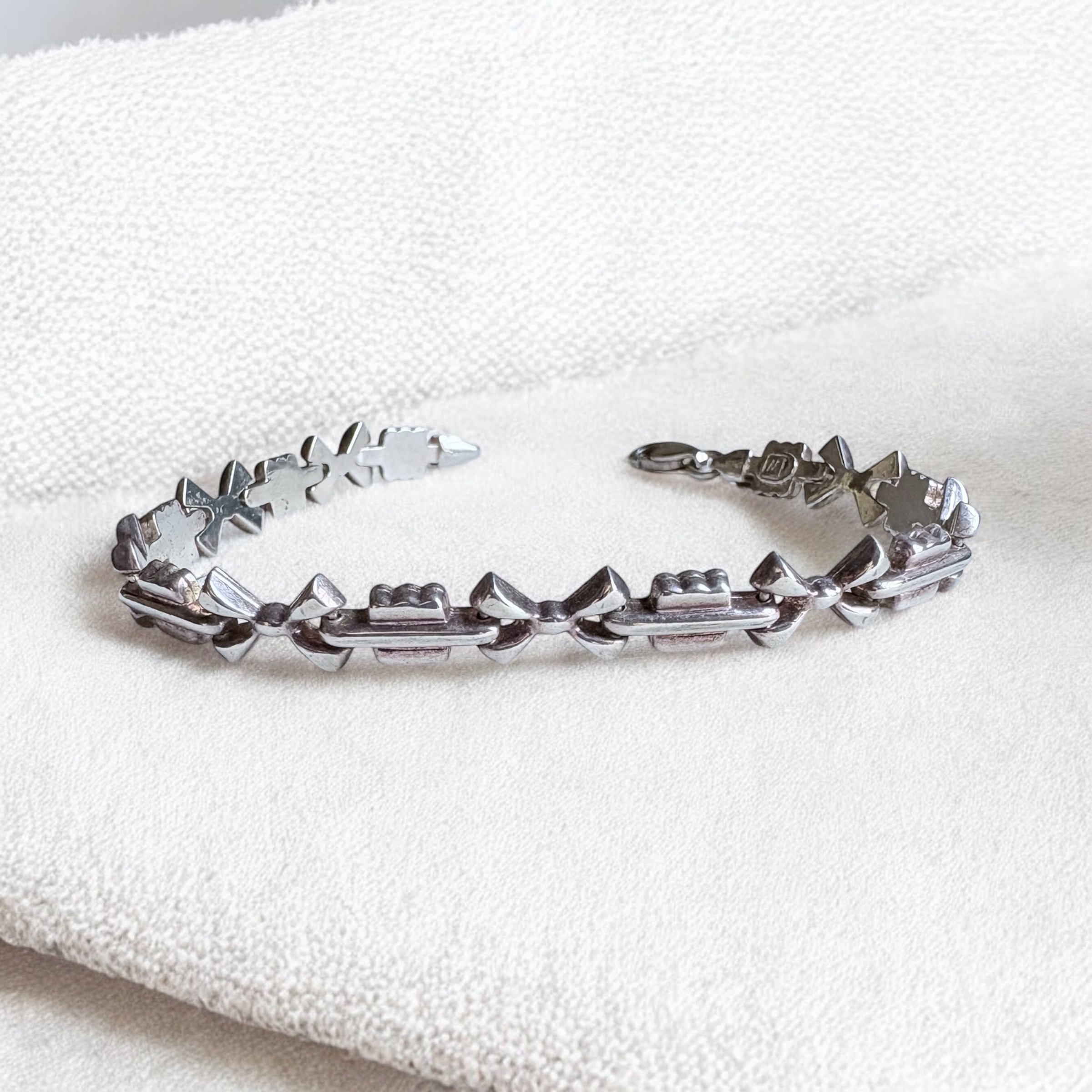 Exes and Bows Sterling Silver Bracelet