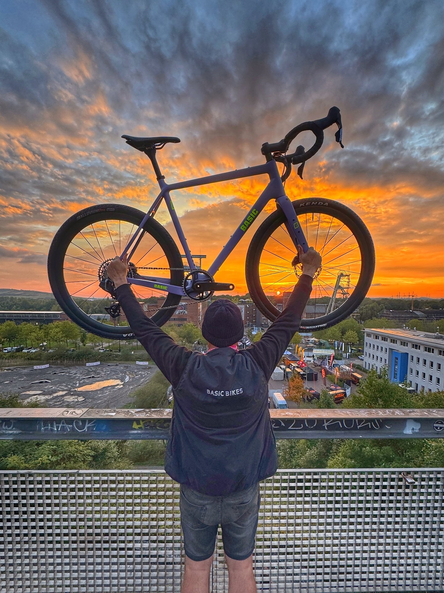 3, 2, 1&hellip; Adventure! ⛰️🏕️

Ab sofort findet ihr in unserem Shop das neue &sbquo;Adventure&lsquo; Gravel Carbon-Rahmenset. 

Wie immer mit unseren BASICs:
&ndash; BSA Tretlager
&ndash; runde Sattelst&uuml;tze 
&ndash; tapered Steuerohr
&ndash; 