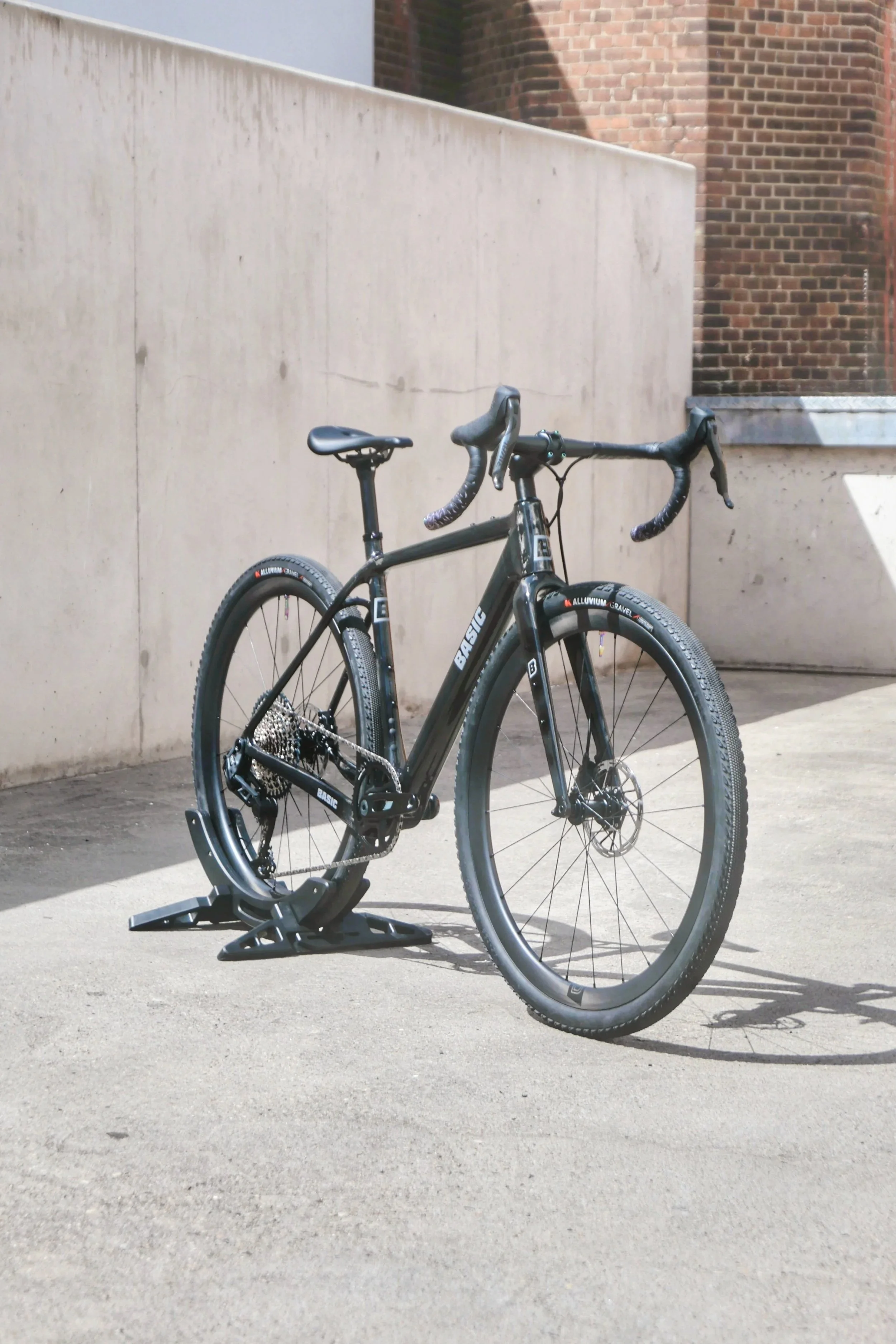 BASIC+Adventure+Gravelbike+SRAM+Rival+E1+AXS-seitlich.jpg