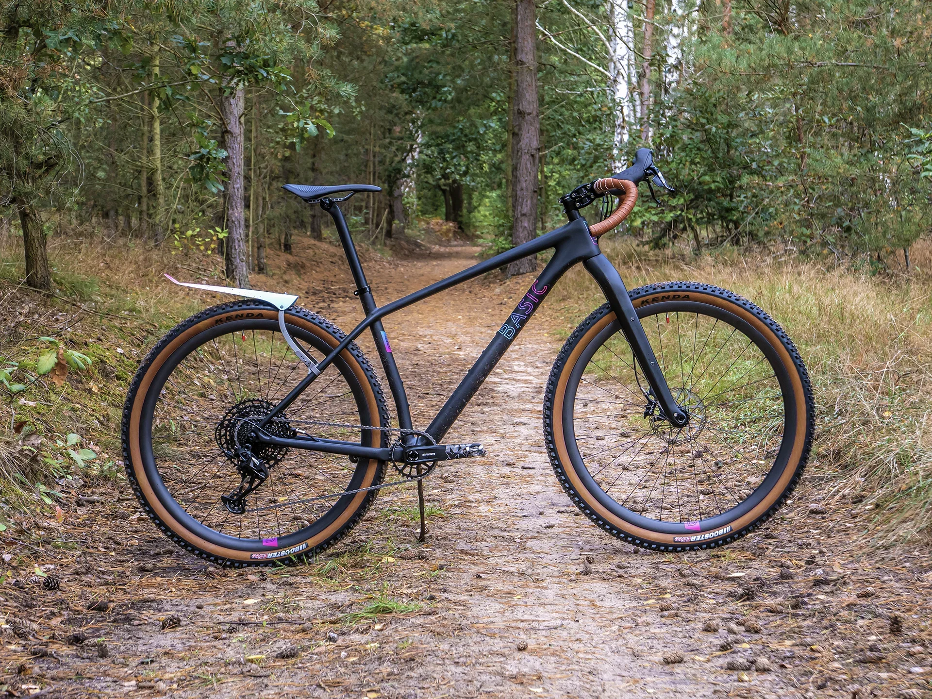 basic-bikes-carbon-monstergravel-sram-nx-apex.webp