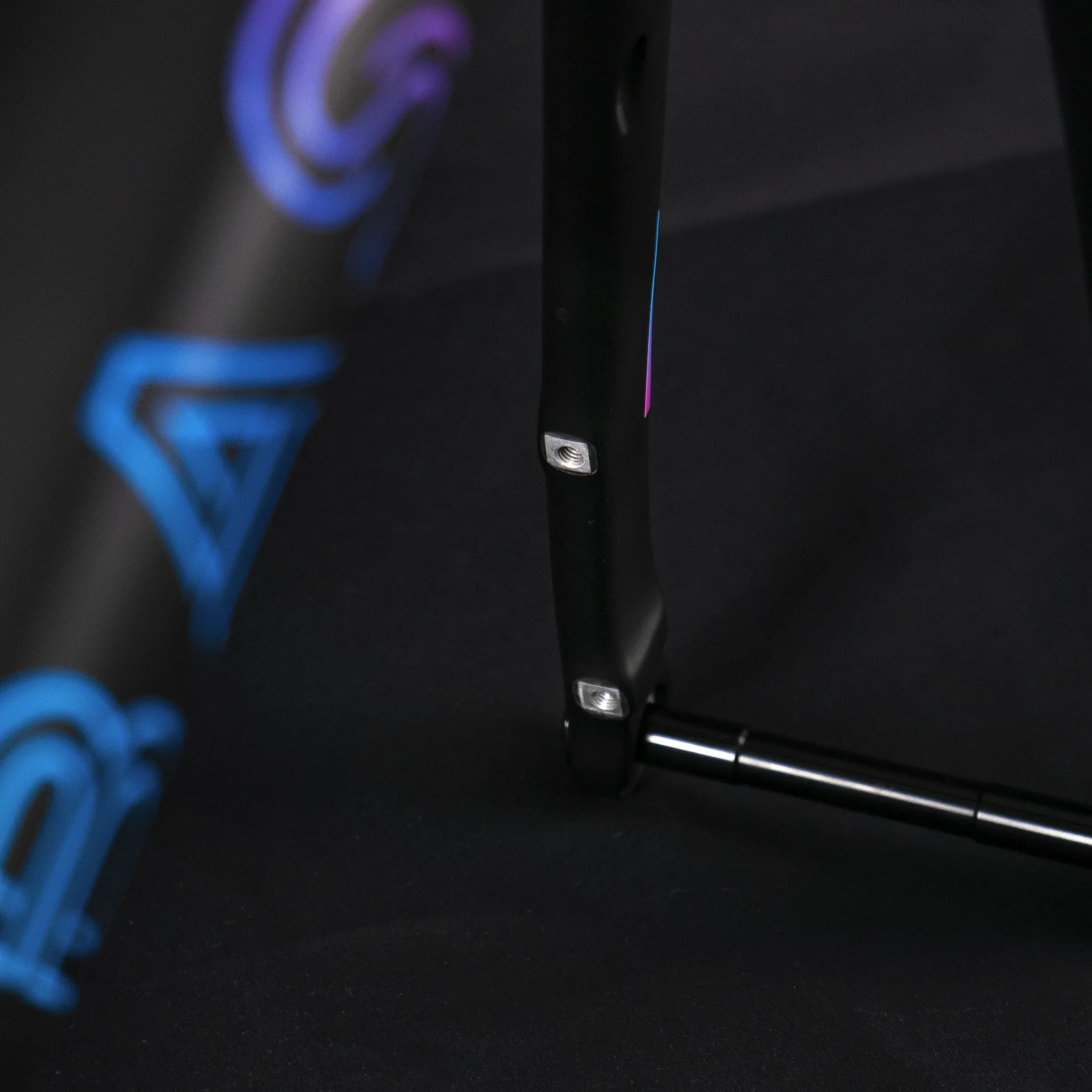 basic-bikes-carbon-rahmenset-road-ansicht-flatmount .webp