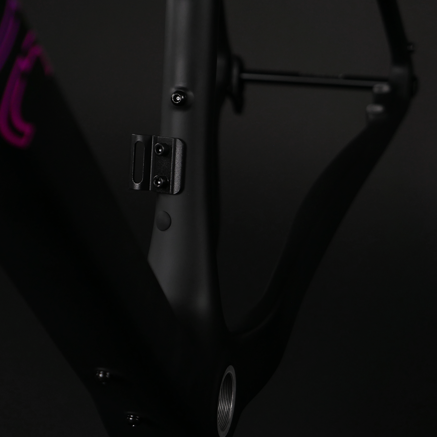 gravel-frameset-adventure-1440x1440px-umwerferaufnahme.png