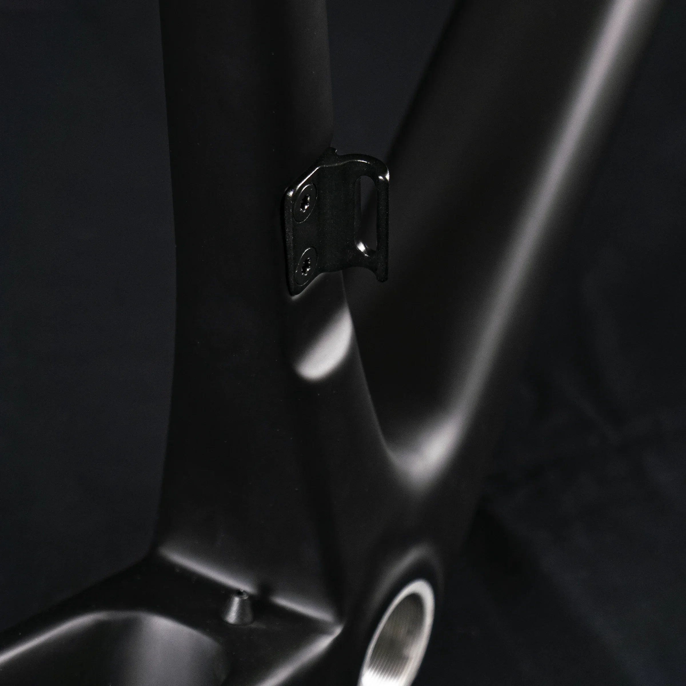 basic-bikes-carbon-rahmenset-road-ansicht-umwerferklemme .webp