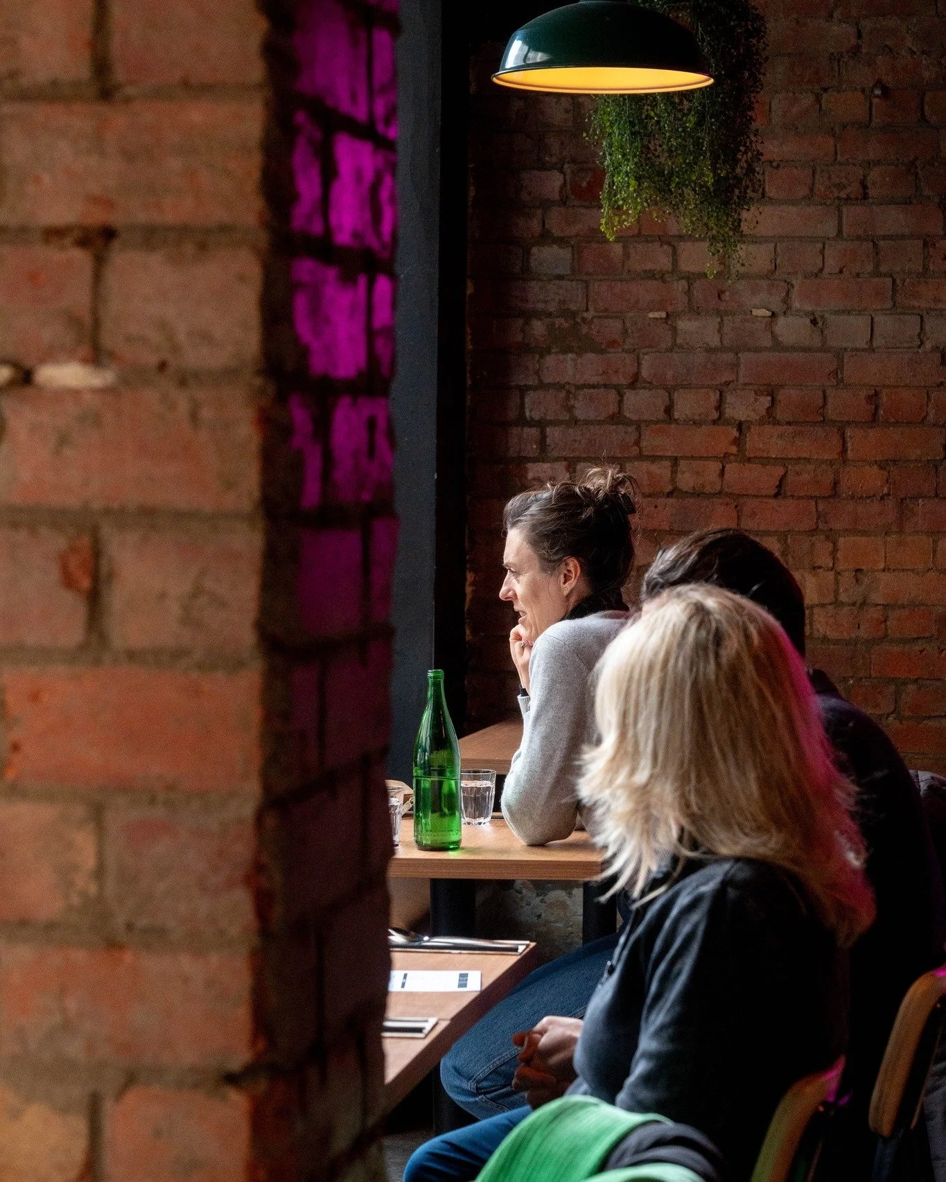 Rustic walls, glowing lights, and good chatter.