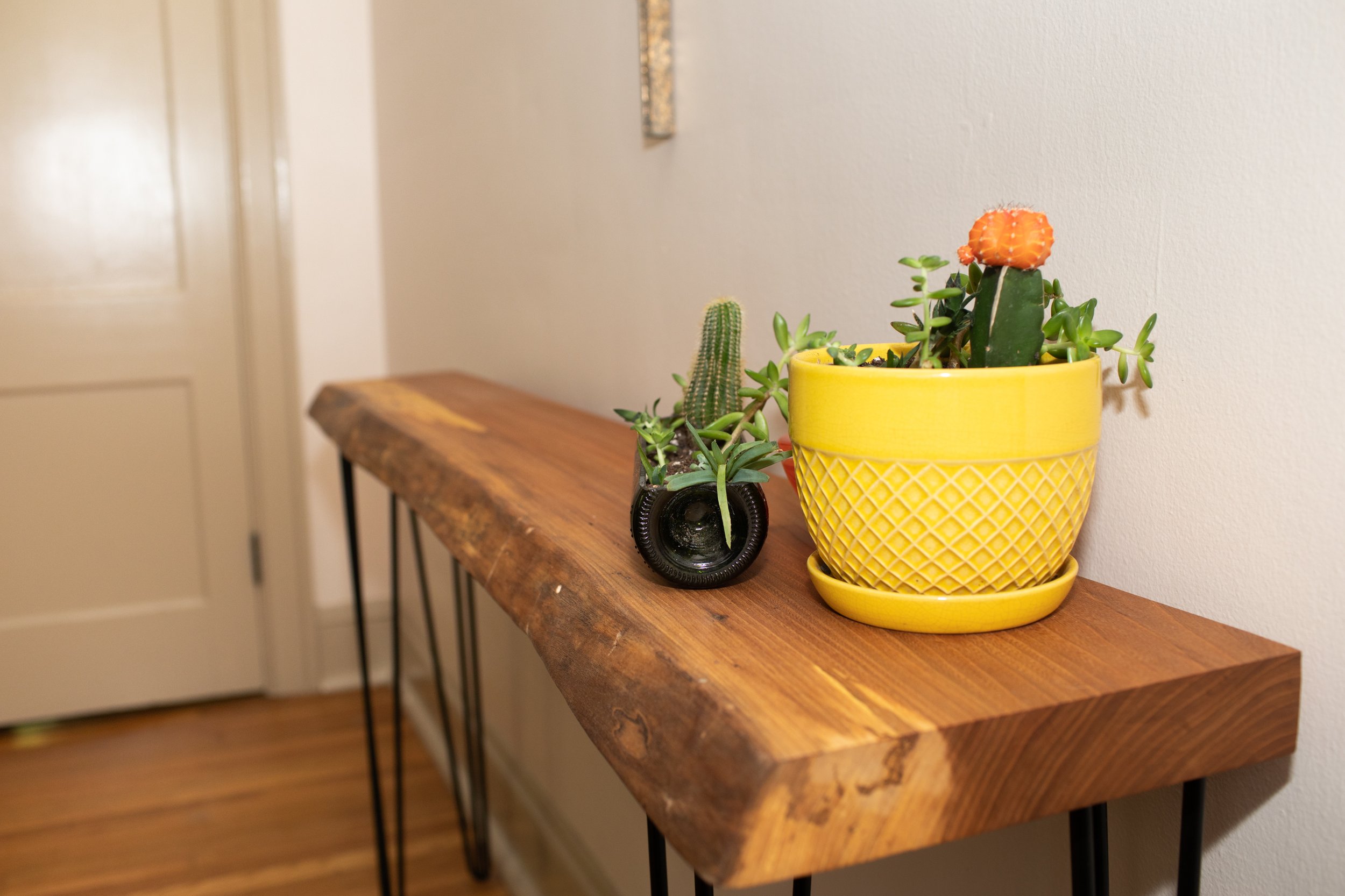 carlo-woodworking-console-liveedge-3.jpeg