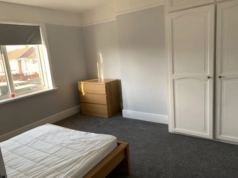Property-Management-Services-Exeter-Devon-Thrice-Property-Solutions-HMO-Blenheim-road-Shared- House-Portfolio-lease- Double-room2-furnished.jpg