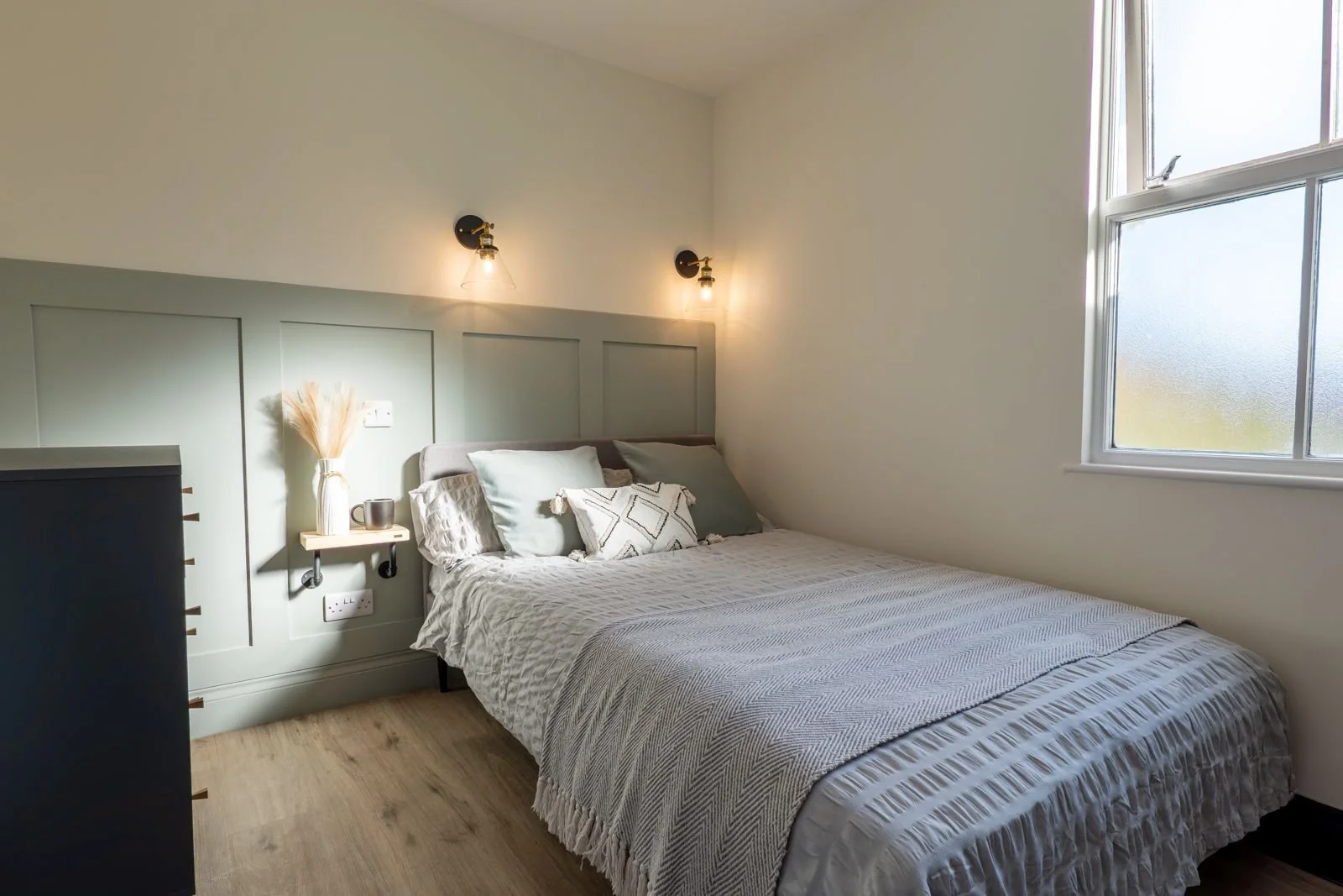 Exeter-Property-Management-Services-Thrice-Property-Solutions-St-Davids-HMO-lease-comfy-room3.jpg