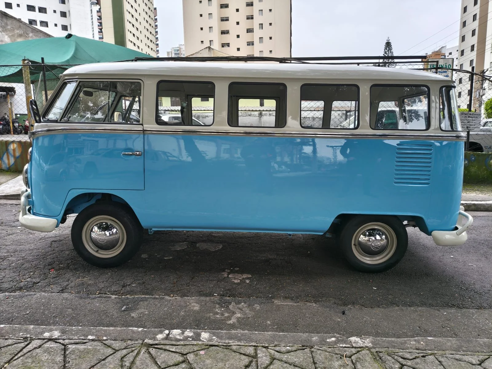 Volkswagen Split Window bus two tone color for sale (5).jpeg