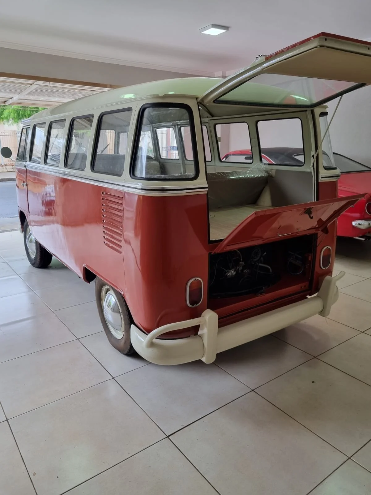 T1 split window bus 1975 — Brazilian Classic Cars