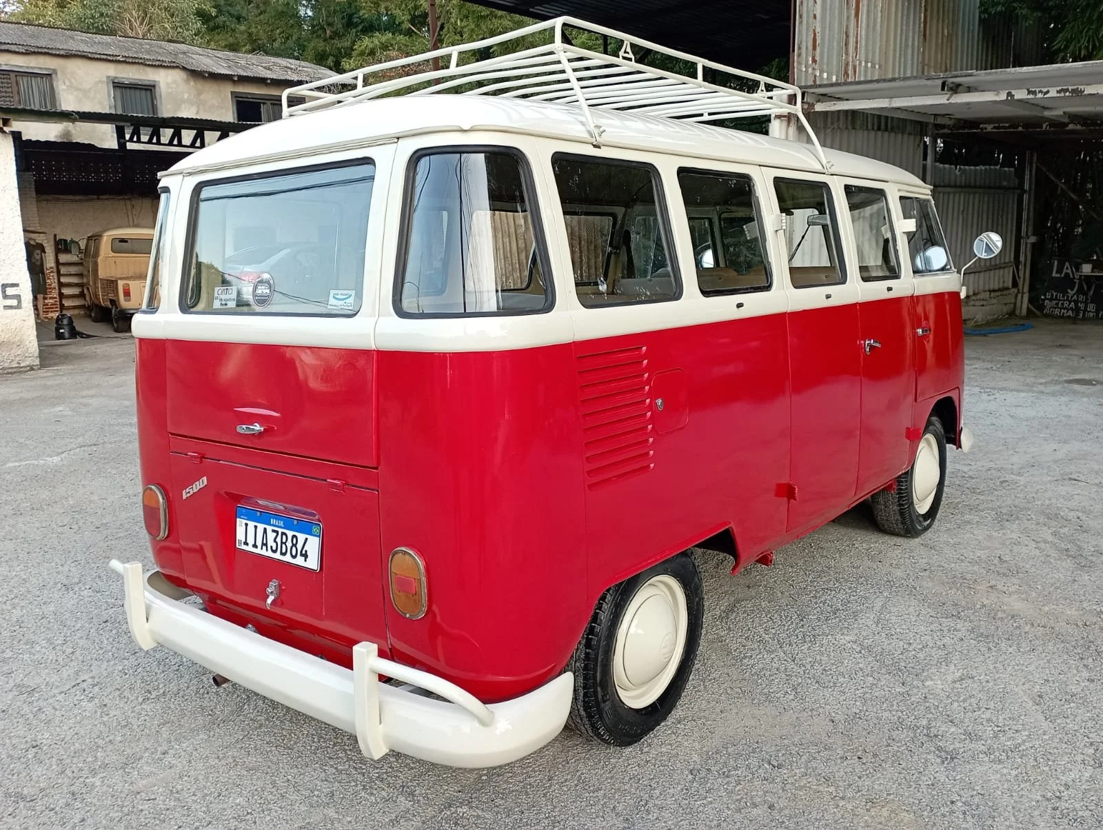 T1 split window bus 1975 — Brazilian Classic Cars