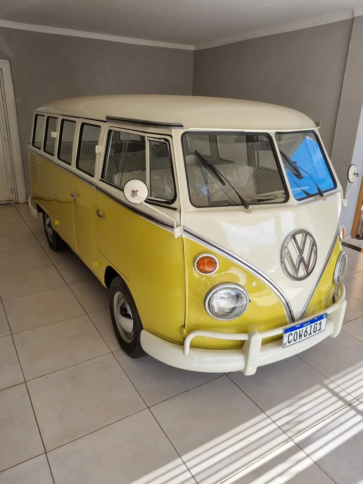 T1 split window bus 1975 — Brazilian Classic Cars