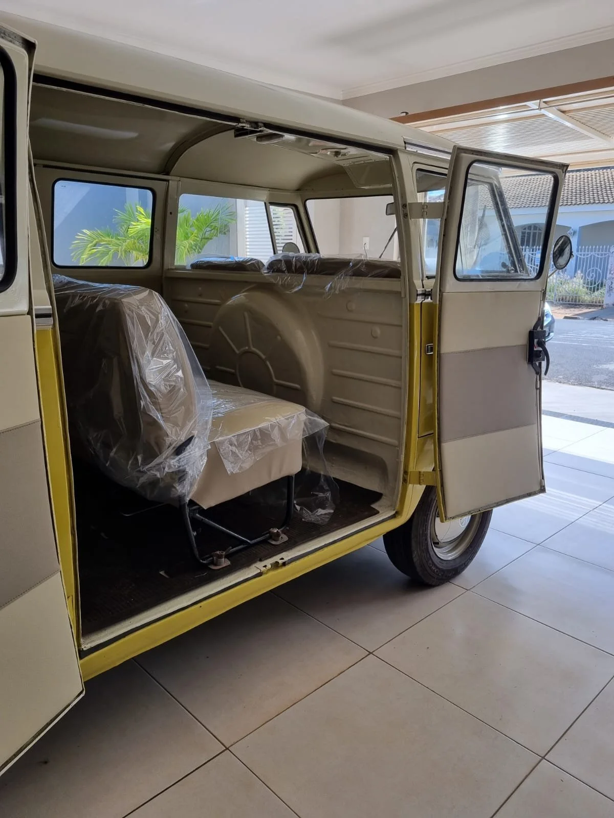 T1 split window bus 1975 — Brazilian Classic Cars