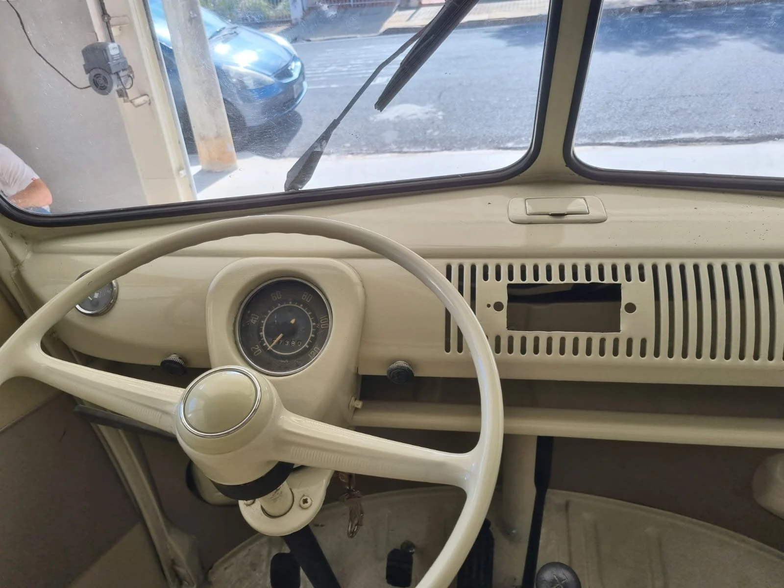T1 split window bus 1975 — Brazilian Classic Cars