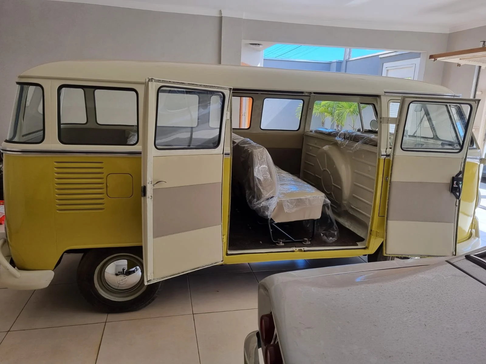 T1 split window bus 1975 — Brazilian Classic Cars