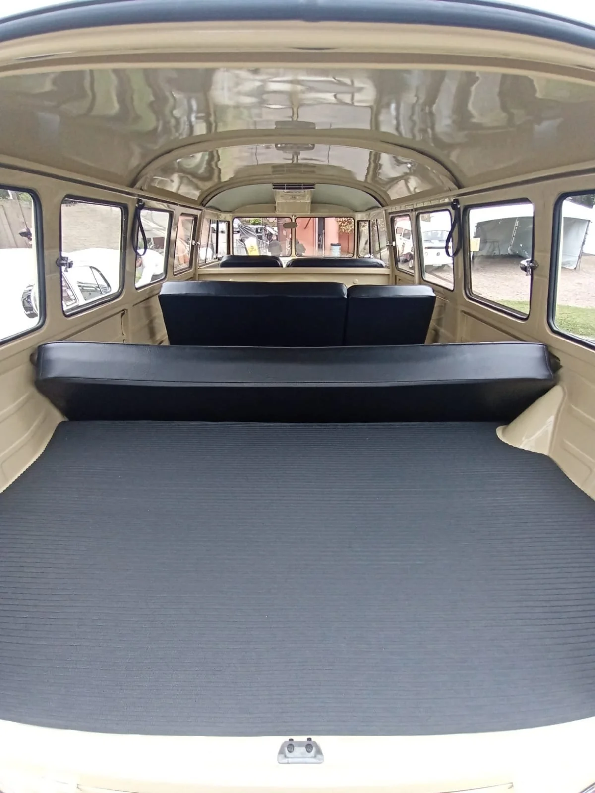 T1 split window bus 1974 — Brazilian Classic Cars