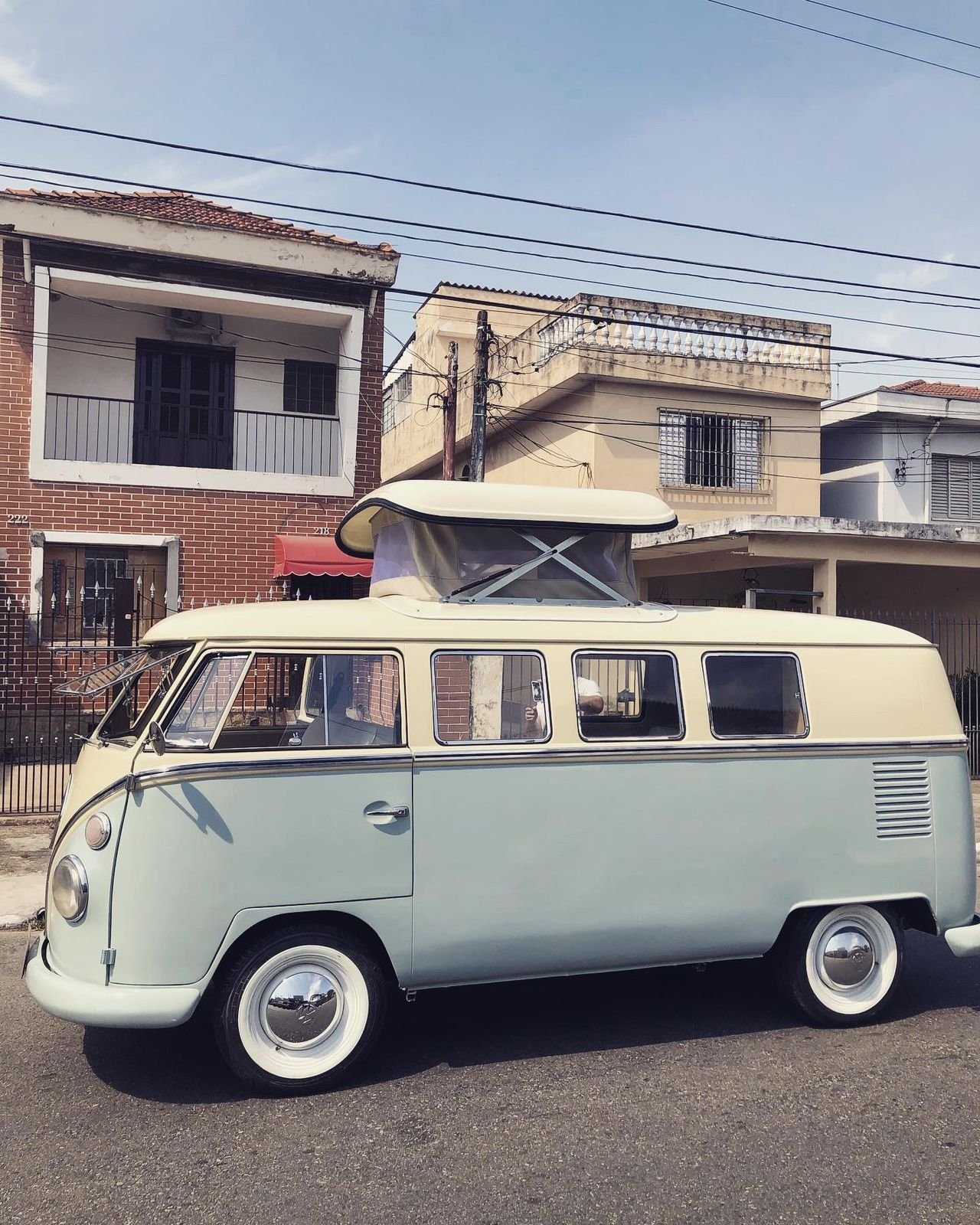 VW T1 splitwindow bus camper van 1974 — Brazilian Classic Cars