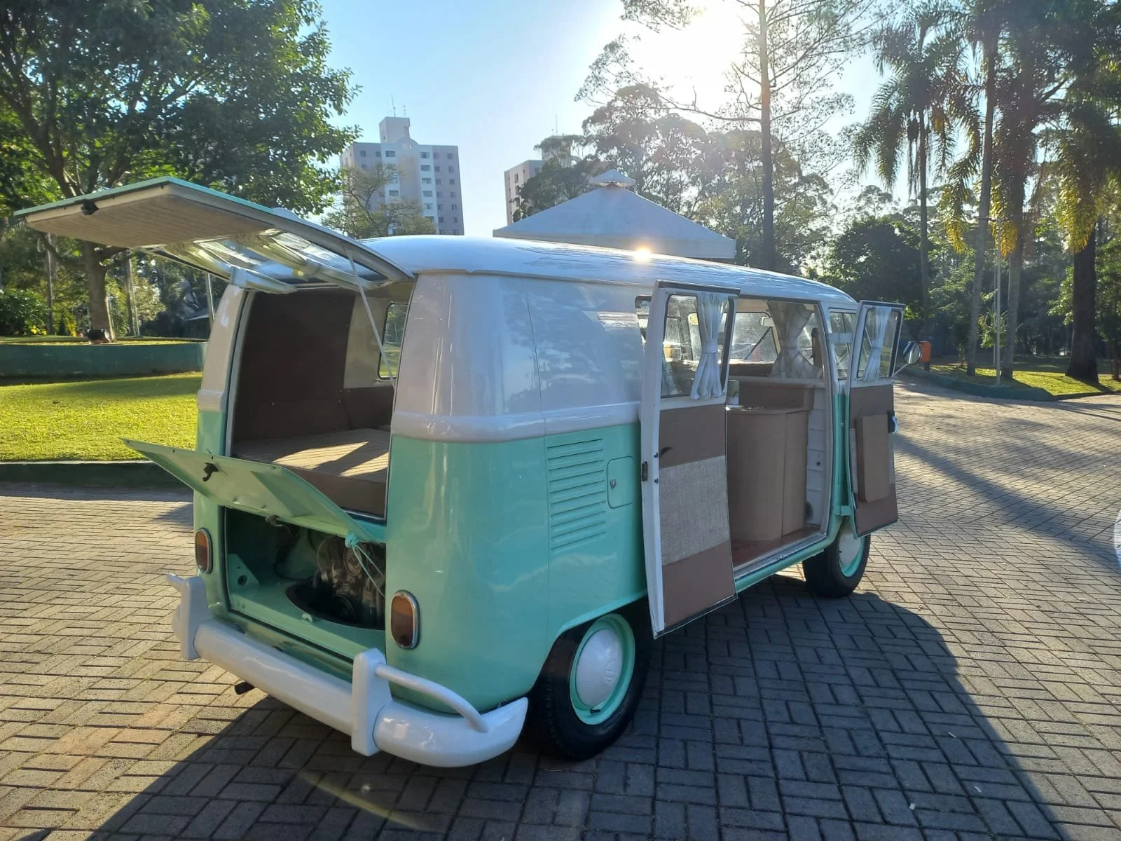 VW T2 baywindow bus camper van 1974 — Brazilian Classic Cars